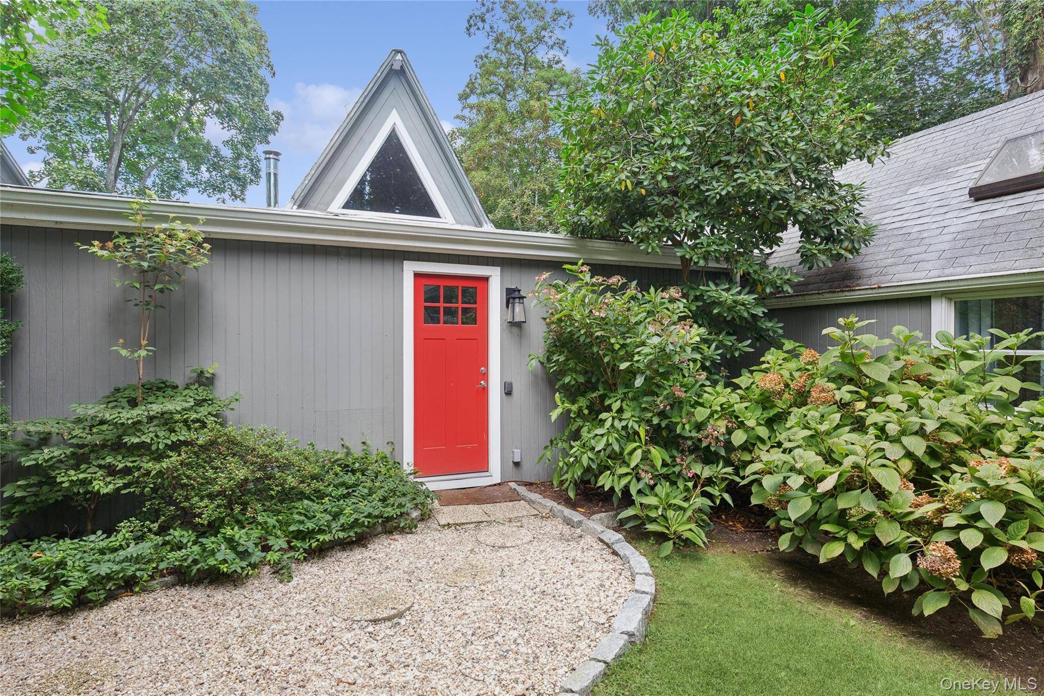 10 Oak LN, Sag Harbor, NY 11963