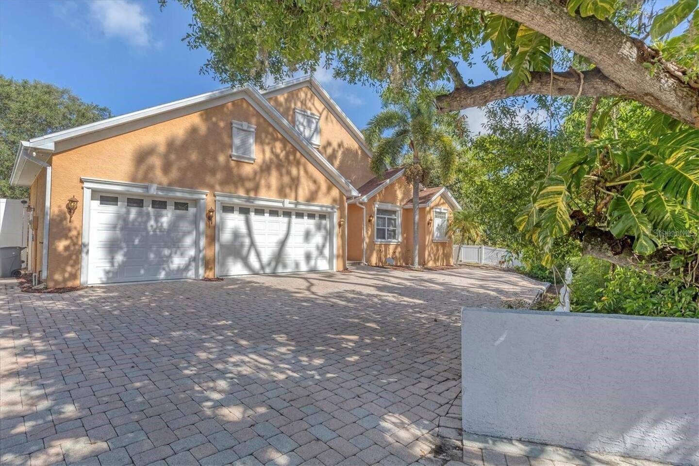 4250 SWIFT RD, Sarasota, FL 34231