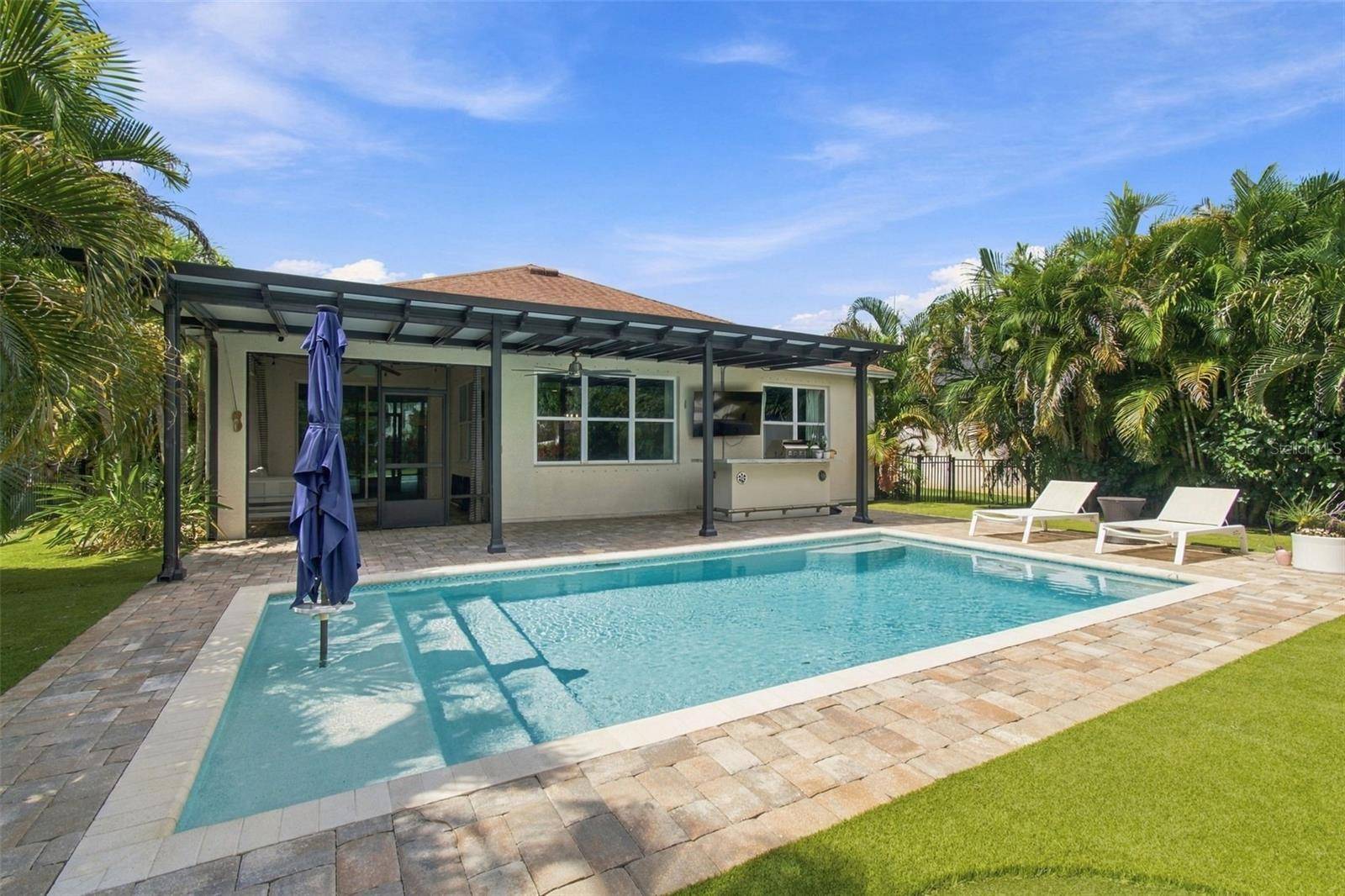 6805 PARK STRAND DR, Apollo Beach, FL 33572