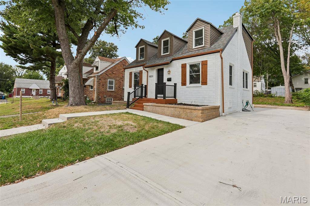 9437 Burdella AVE, St Louis, MO 63114