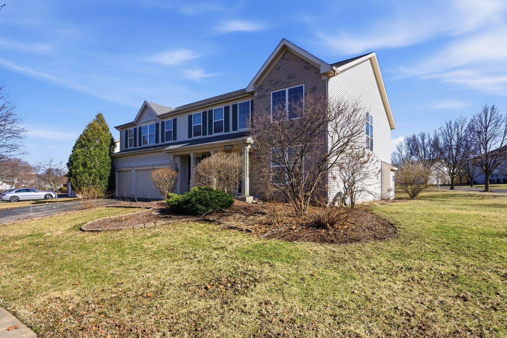 829 Lindsey LN, Bolingbrook, IL 60440