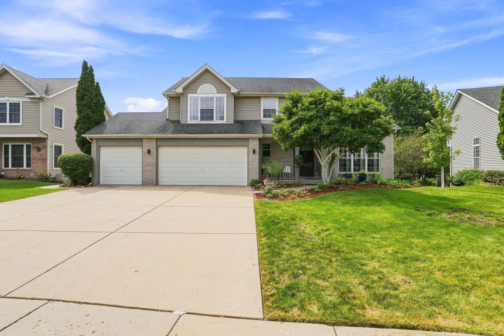 66 White Oak DR, North Aurora, IL 60542