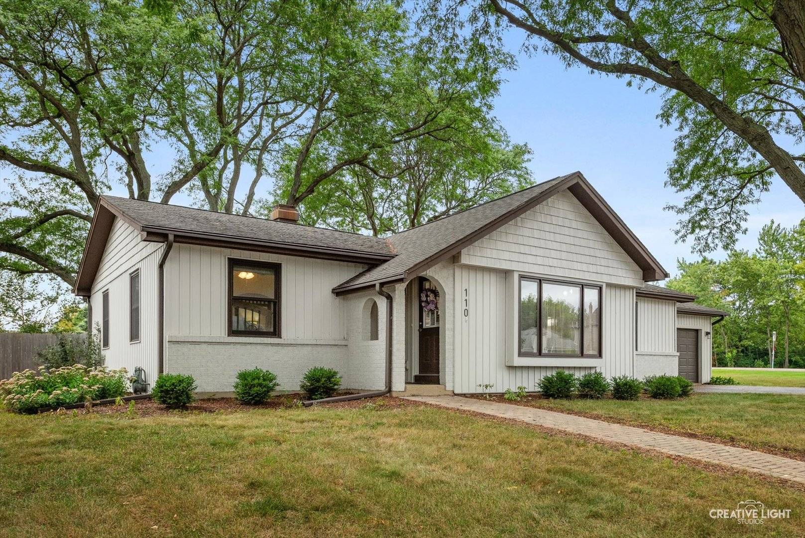 110 N Cambridge DR, Geneva, IL 60134