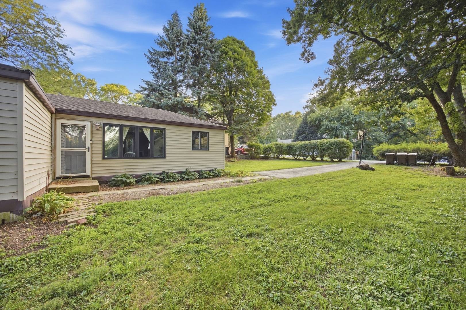 24 John ST, Crystal Lake, IL 60014