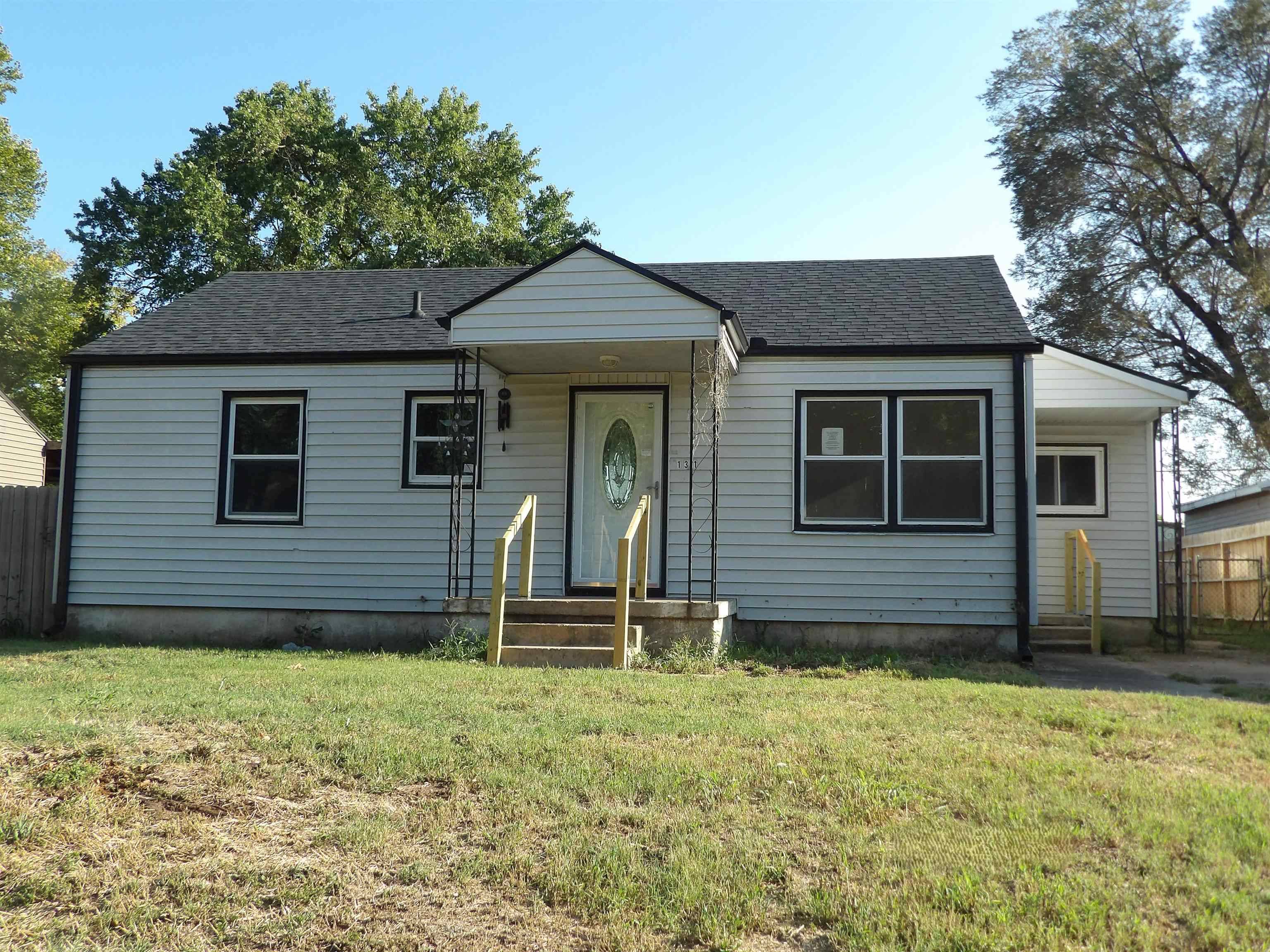 131 Stanley Dr, Arkansas City, KS 67005