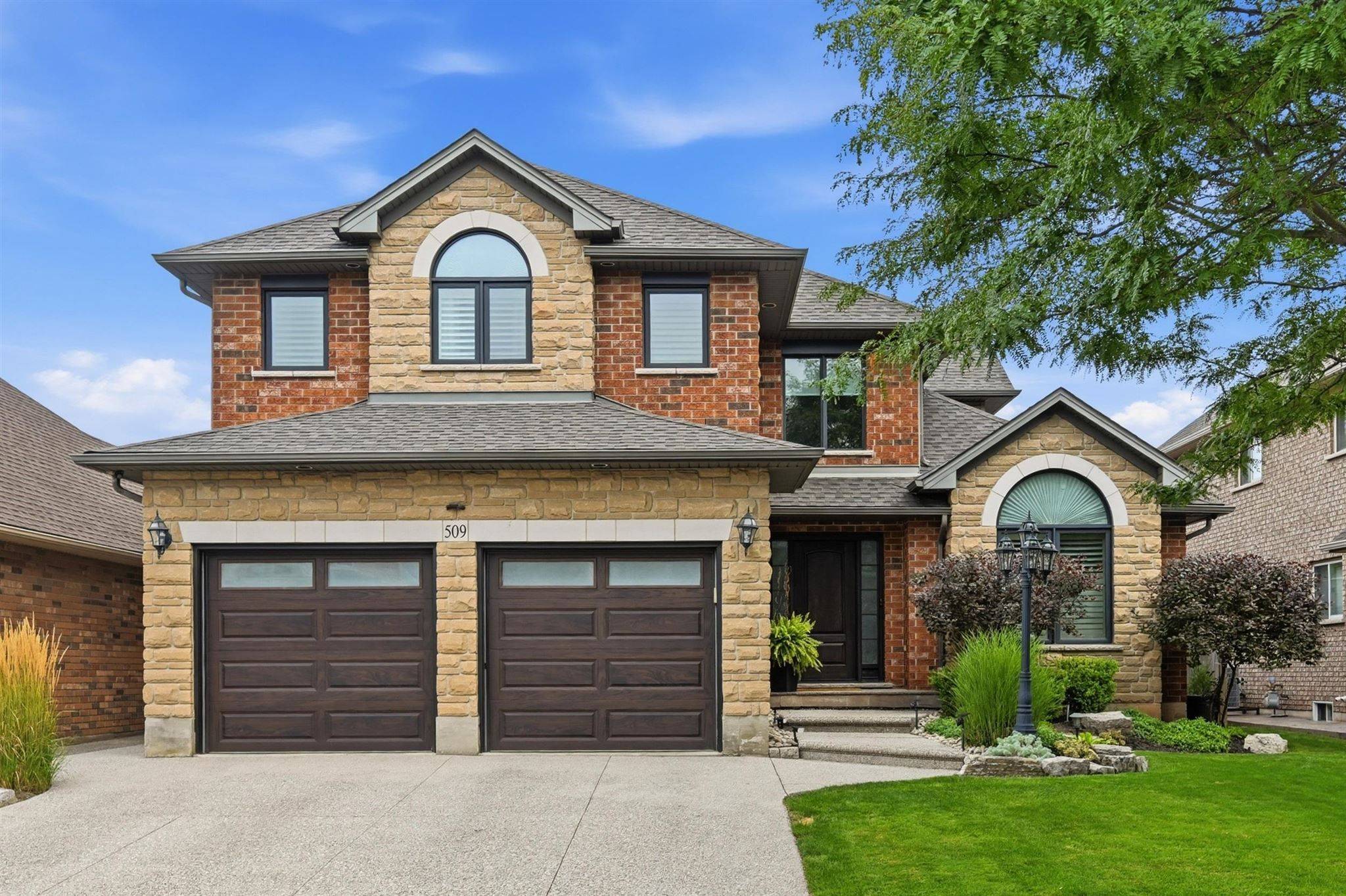 509 Larkspur LN, Burlington, ON L7T 4L8