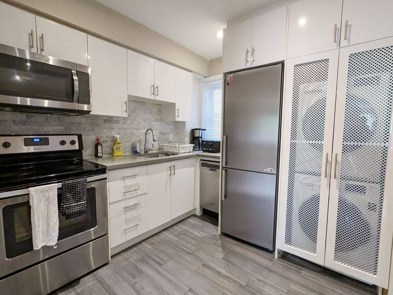 68 Garnet AVE #Ground, Toronto W02, ON M6G 1V7