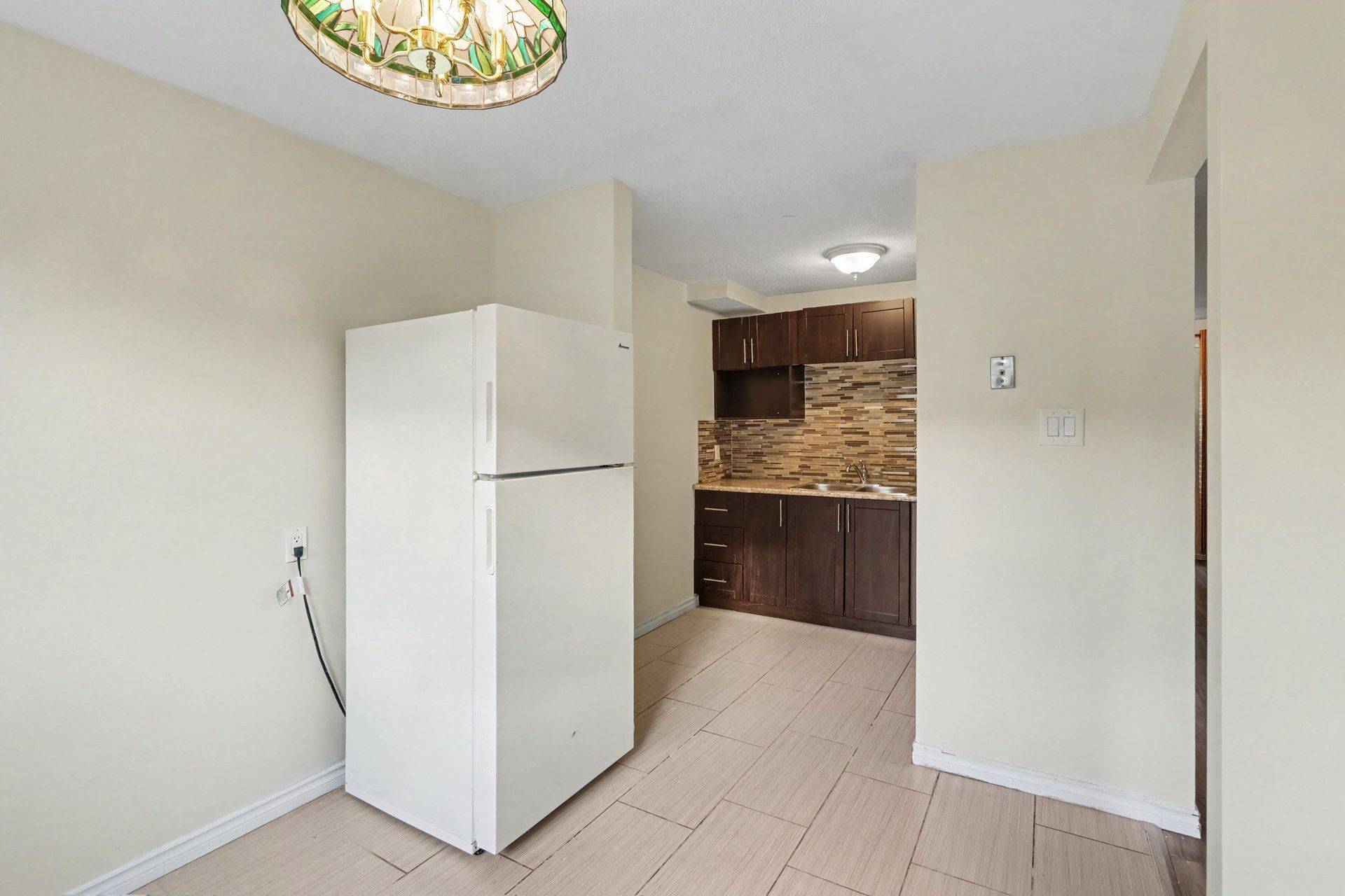 912 Elmsmere RD, Beacon Hill North - South And Area, ON K1J 7T6
