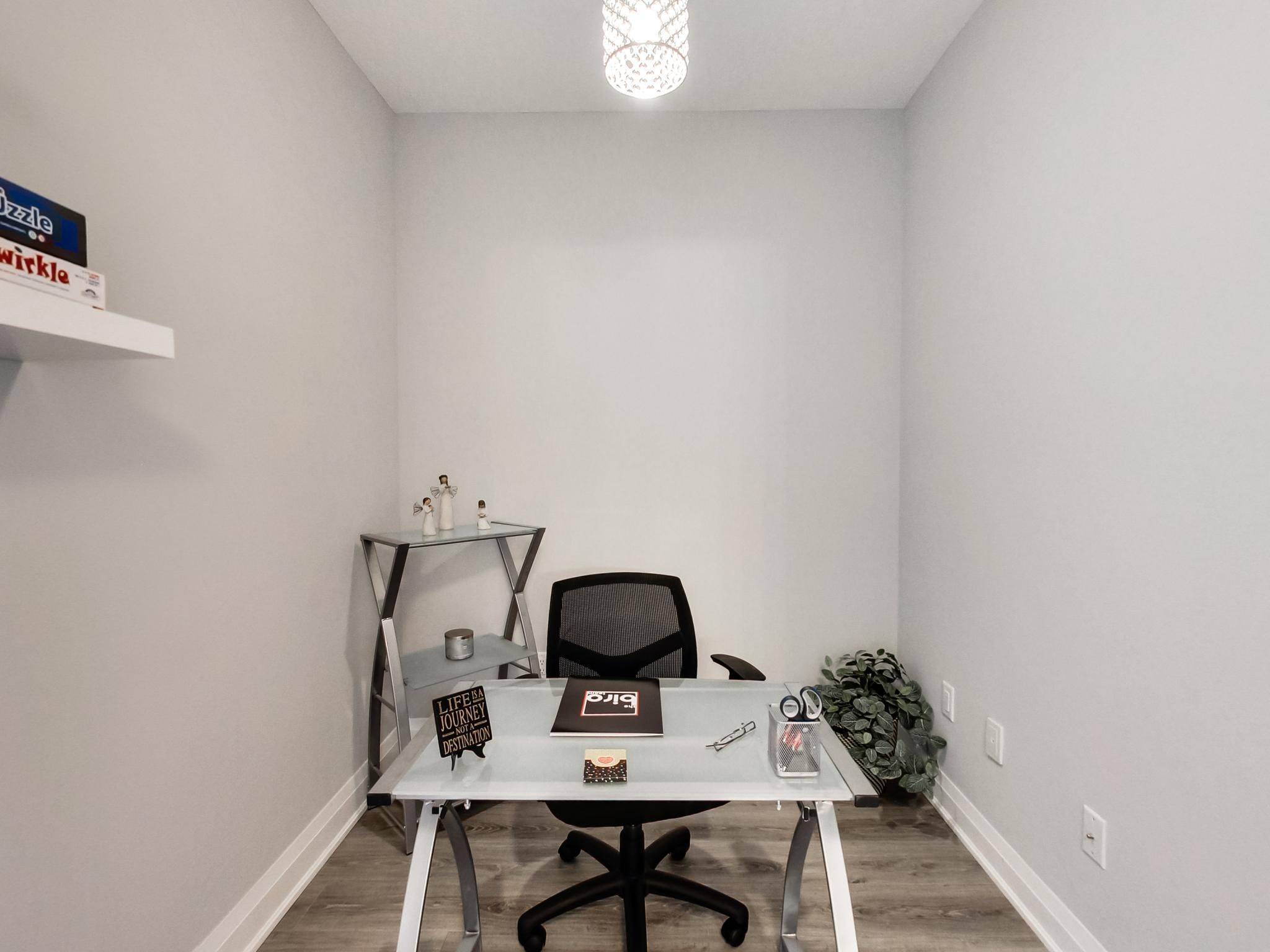 16 Concord PL #318, Grimsby, ON L3M 0J1