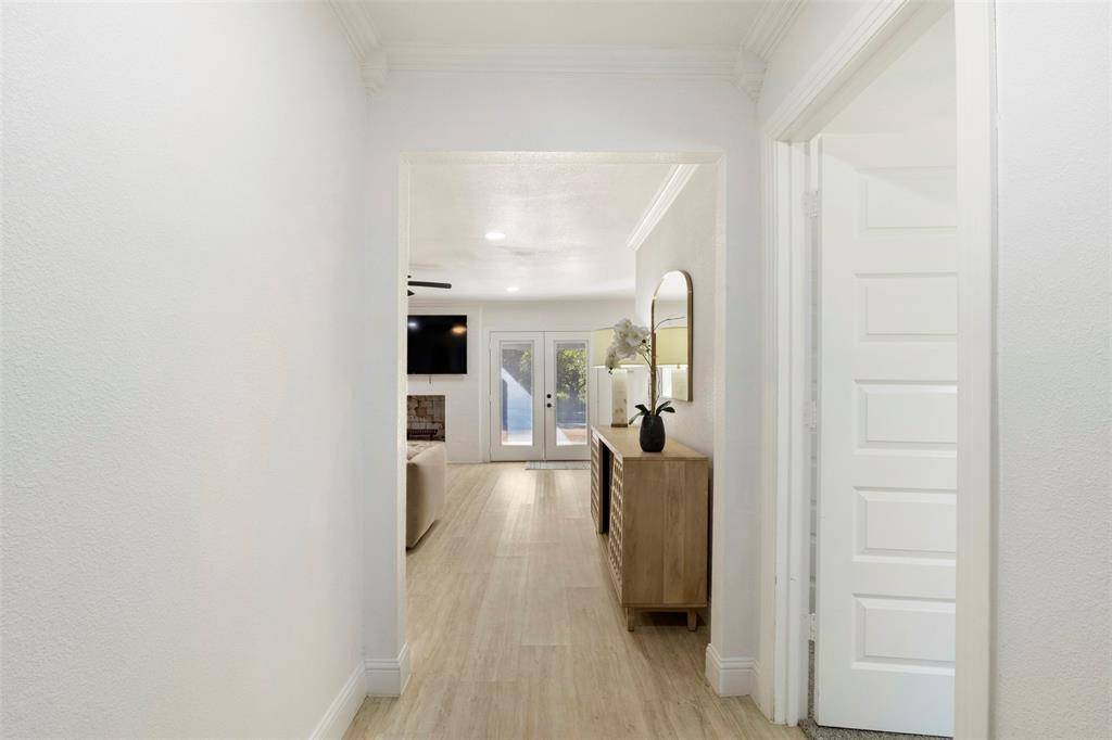 102 Amy Court, Burleson, TX 76028