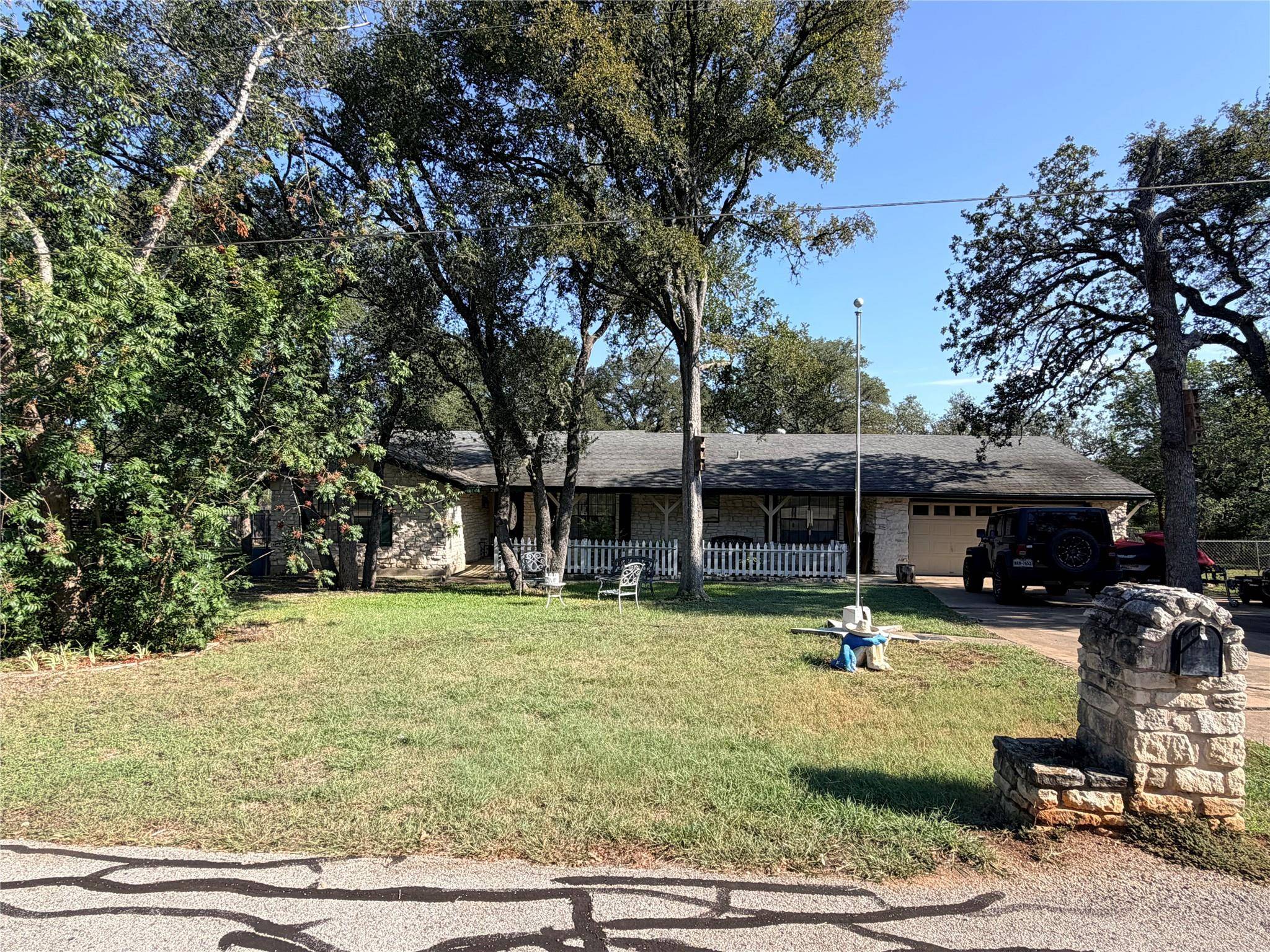 2800 Robin RD, Manchaca, TX 78652