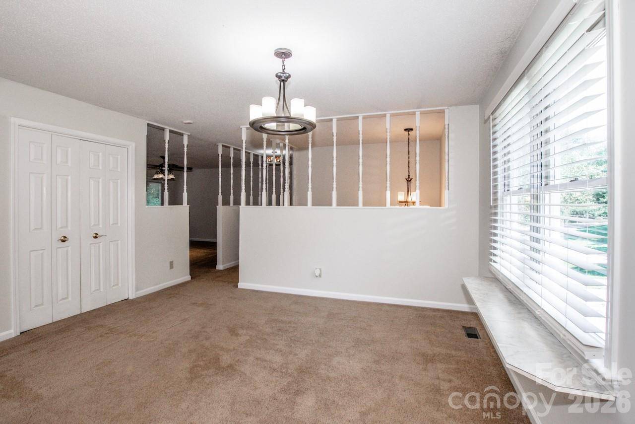 612 Sharon DR, Statesville, NC 28625