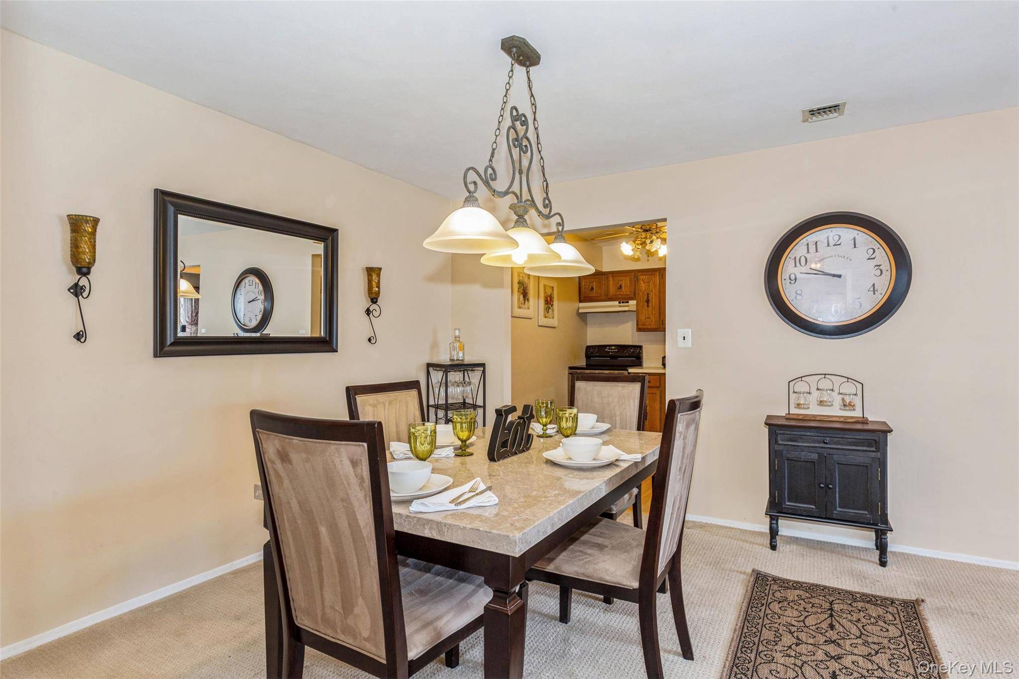 6 Cambridge DR, Copiague, NY 11726
