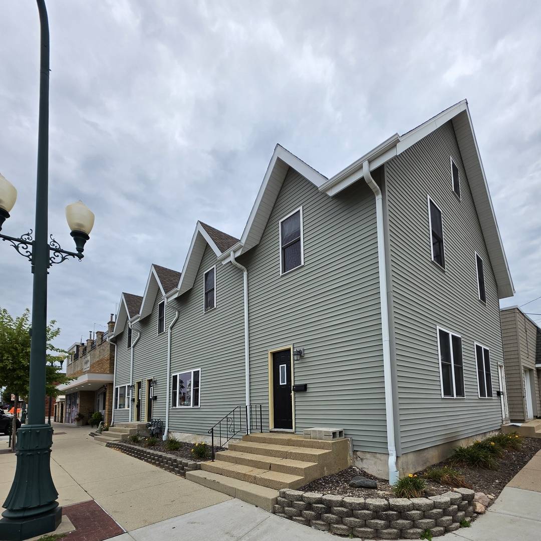 132 S California ST #132, Sycamore, IL 60178