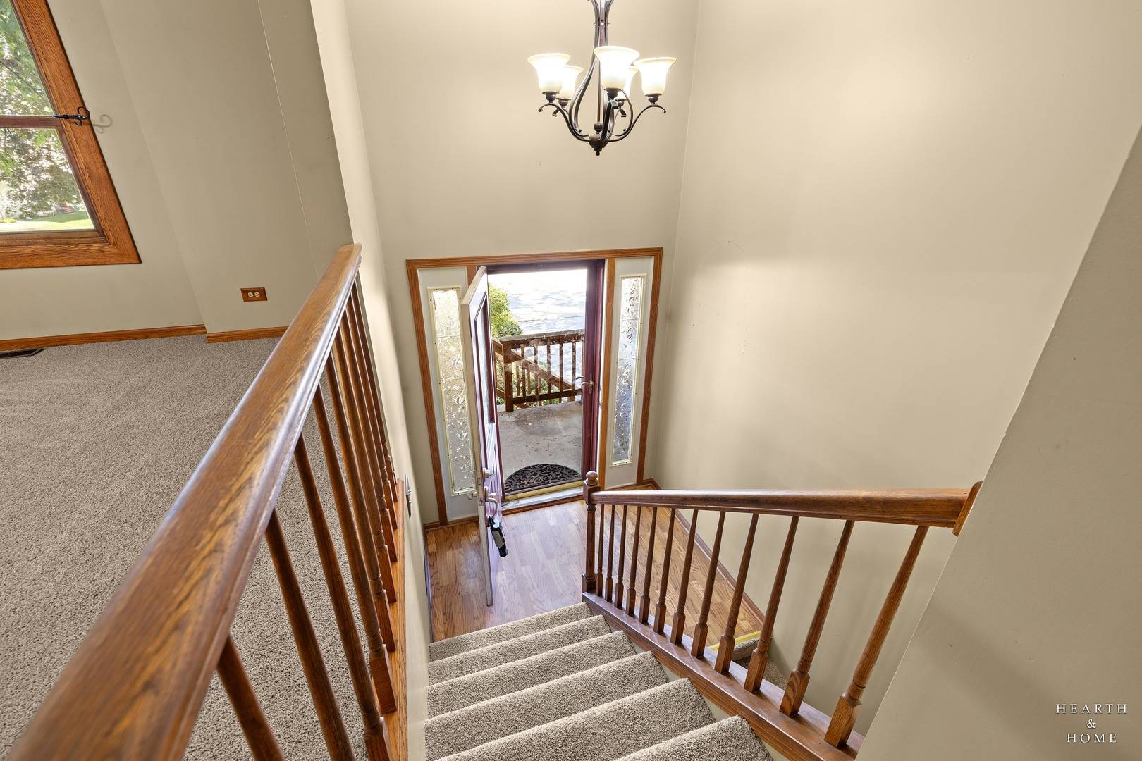 558 Barbary LN, Woodstock, IL 60098