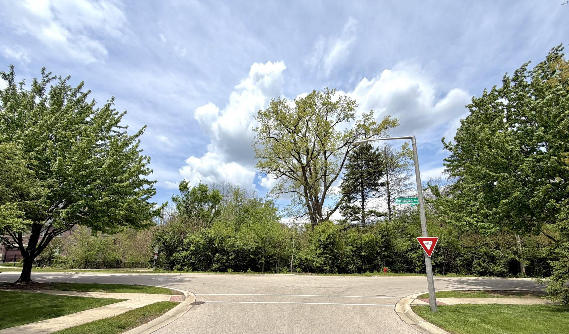 24w554 Burlington AVE, Naperville, IL 60563