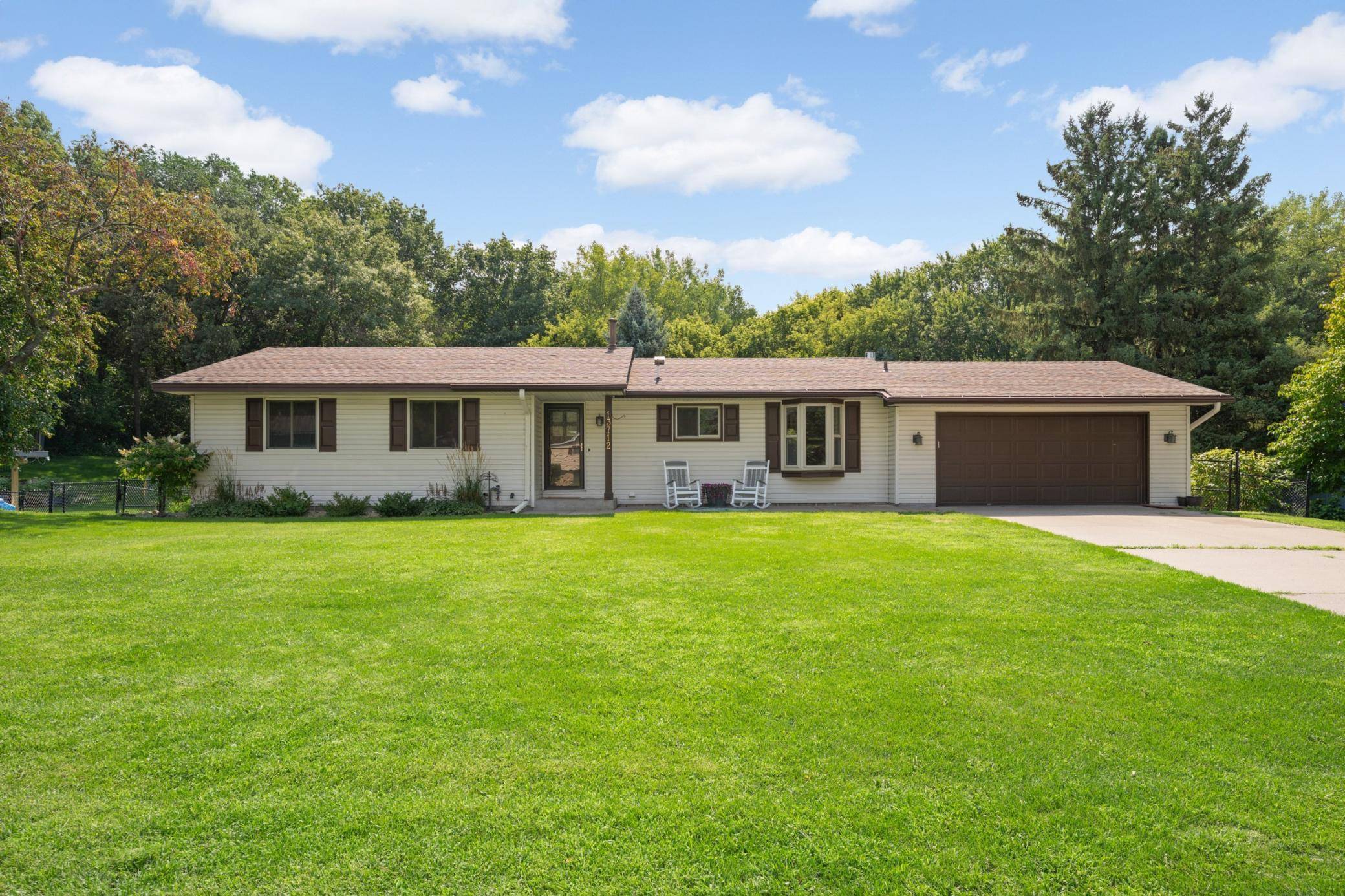 13712 E Wellington CRES, Burnsville, MN 55337