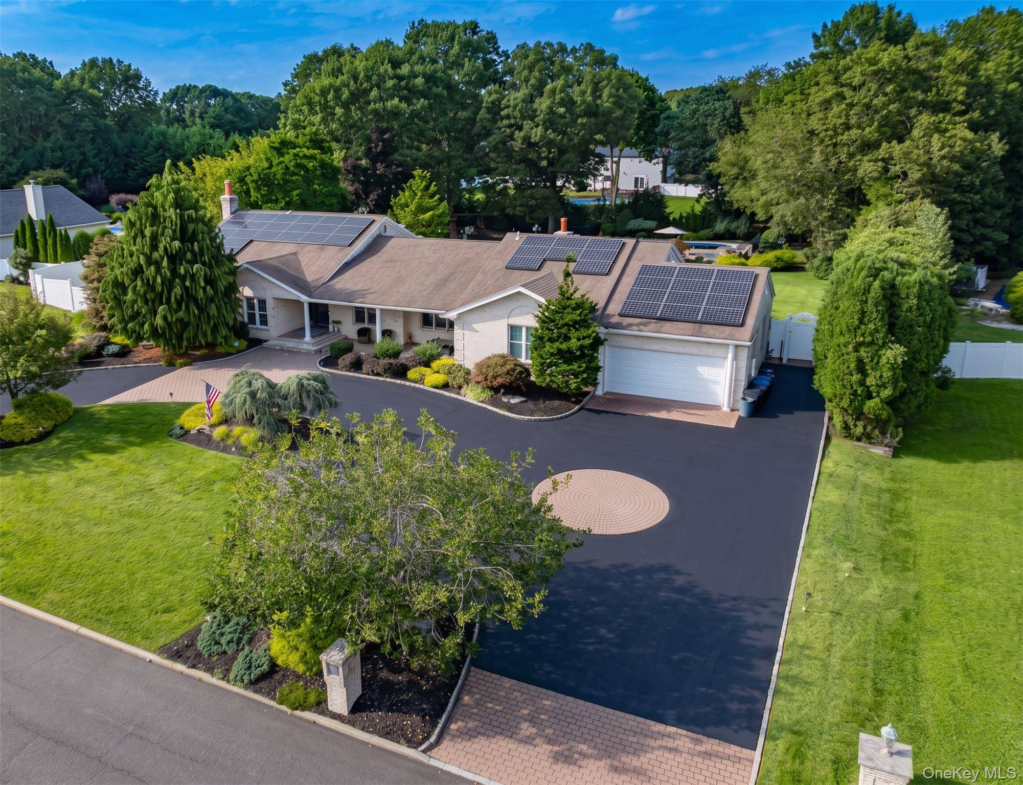 9 Elderwood DR, Saint James, NY 11780