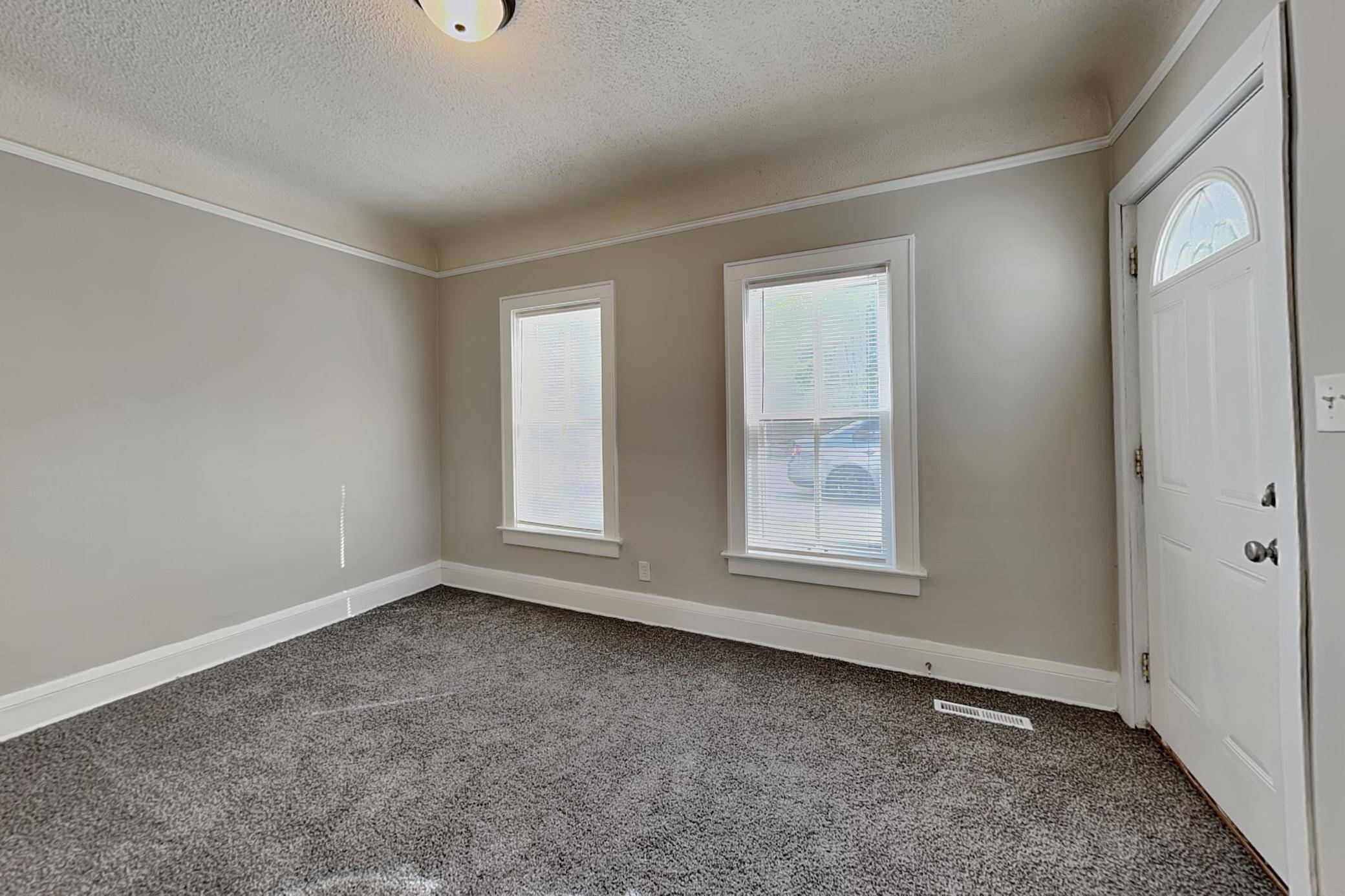 303 Curtice ST E, Saint Paul, MN 55107