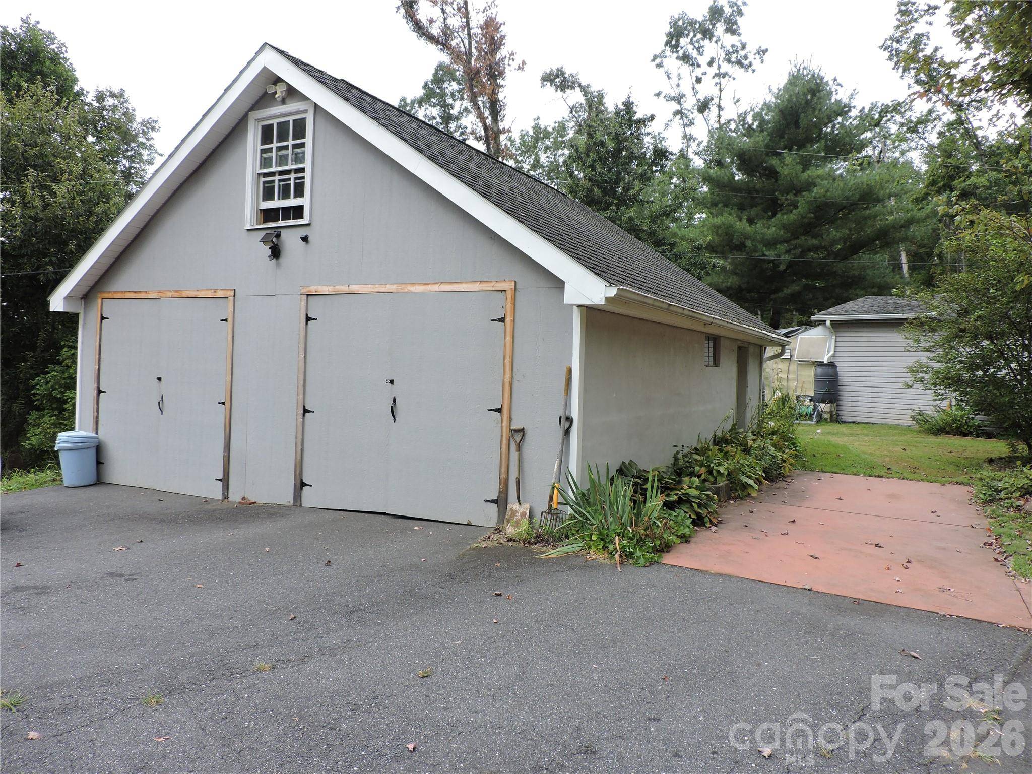74 Vaughn RD, Spruce Pine, NC 28777