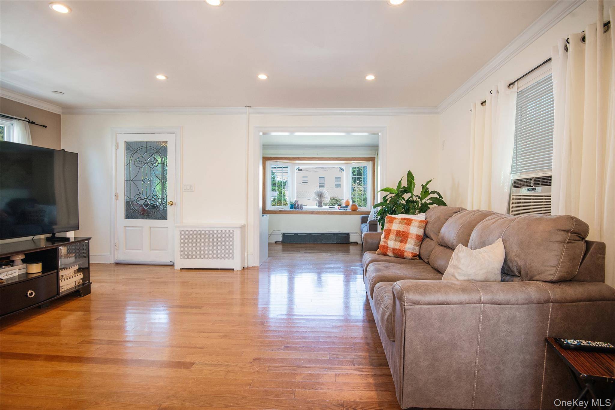 38 Emmett TER, New Rochelle, NY 10805