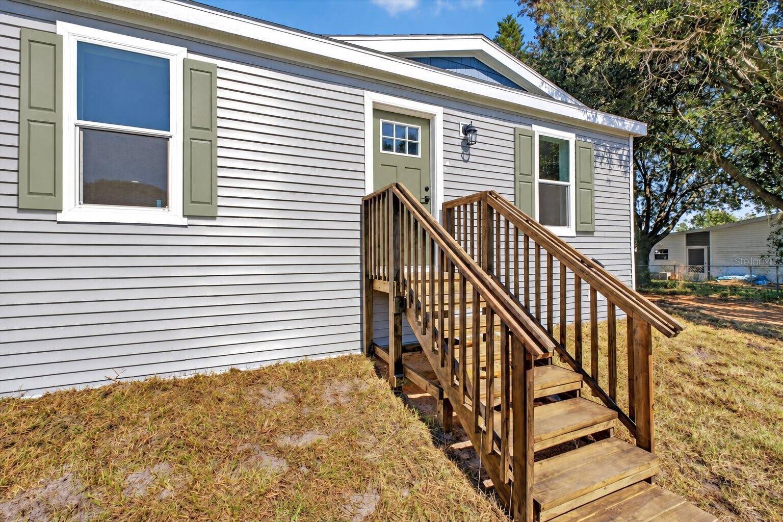 2207 HIALEAH AVE, Leesburg, FL 34748