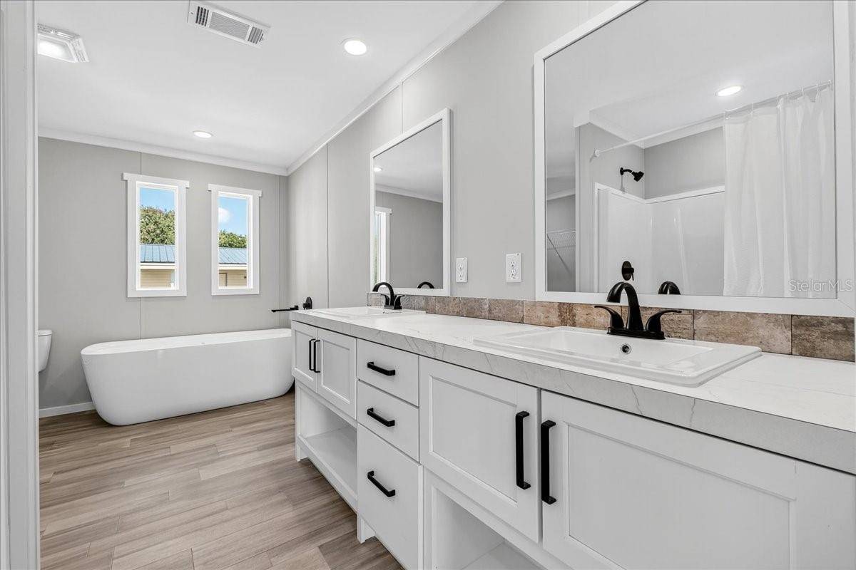 2207 HIALEAH AVE, Leesburg, FL 34748