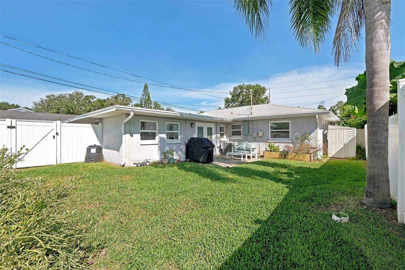1044 32ND AVE N, St Petersburg, FL 33704