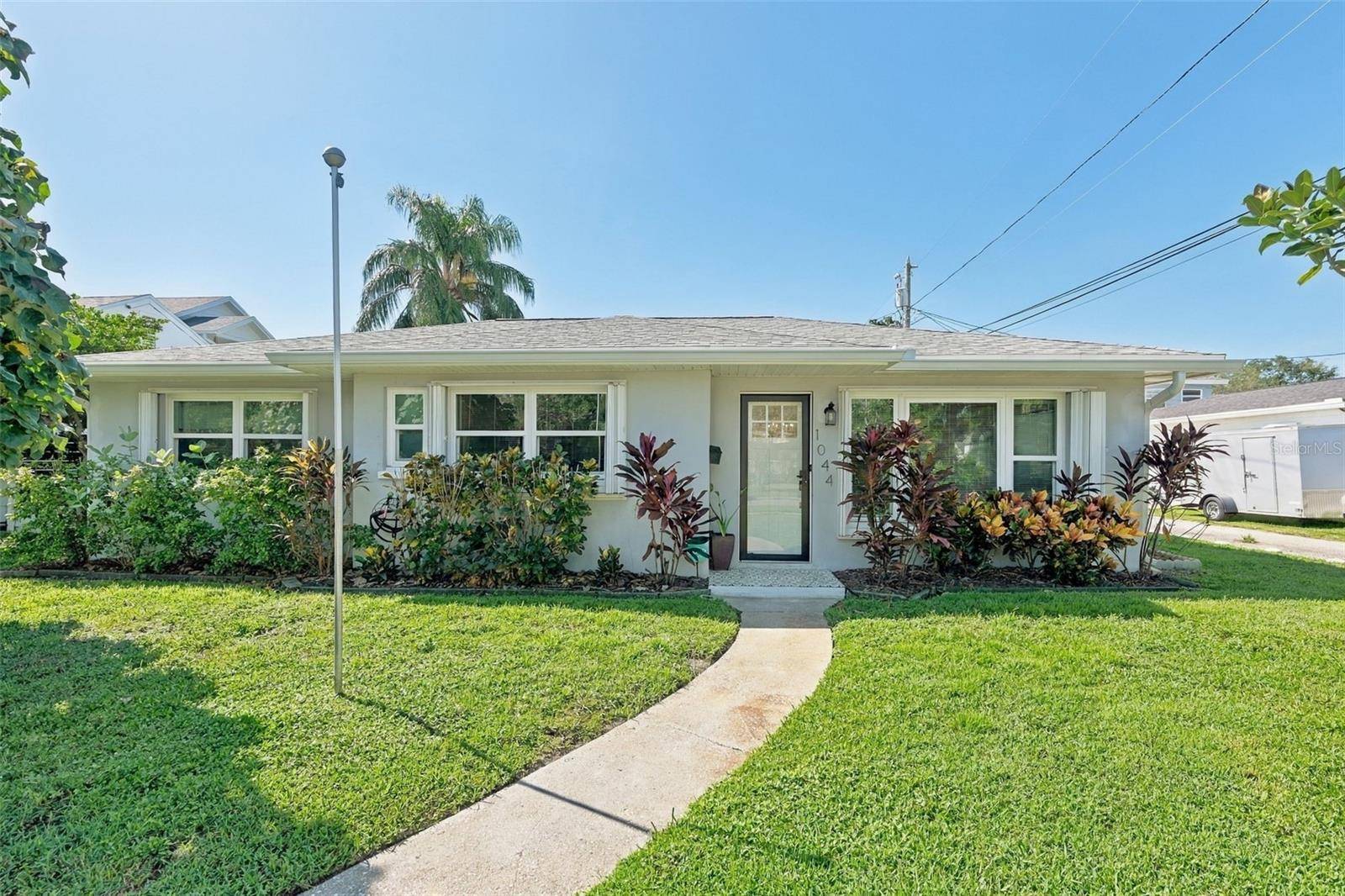 1044 32ND AVE N, St Petersburg, FL 33704