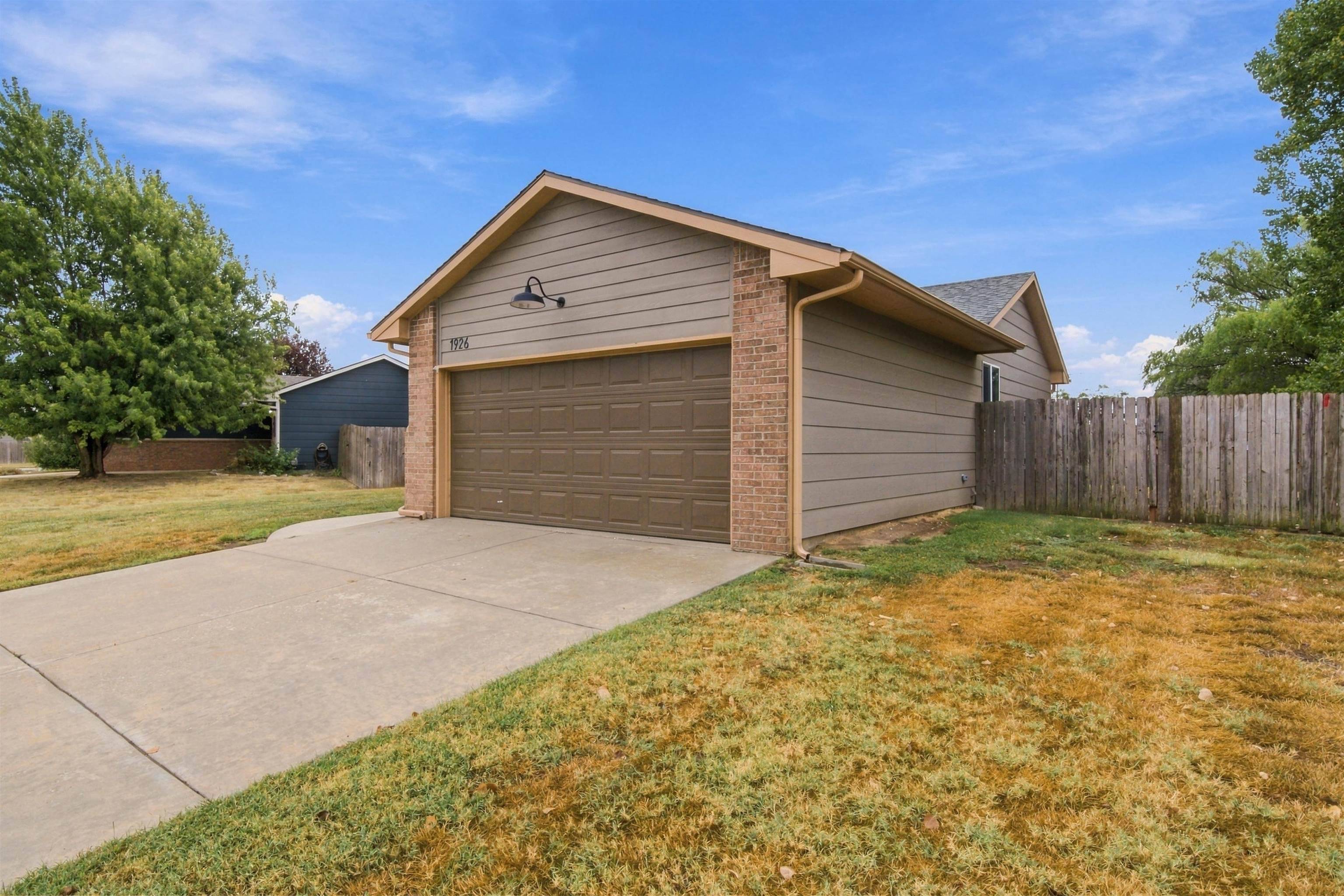 1926 N McRae Dr, Goddard, KS 67052