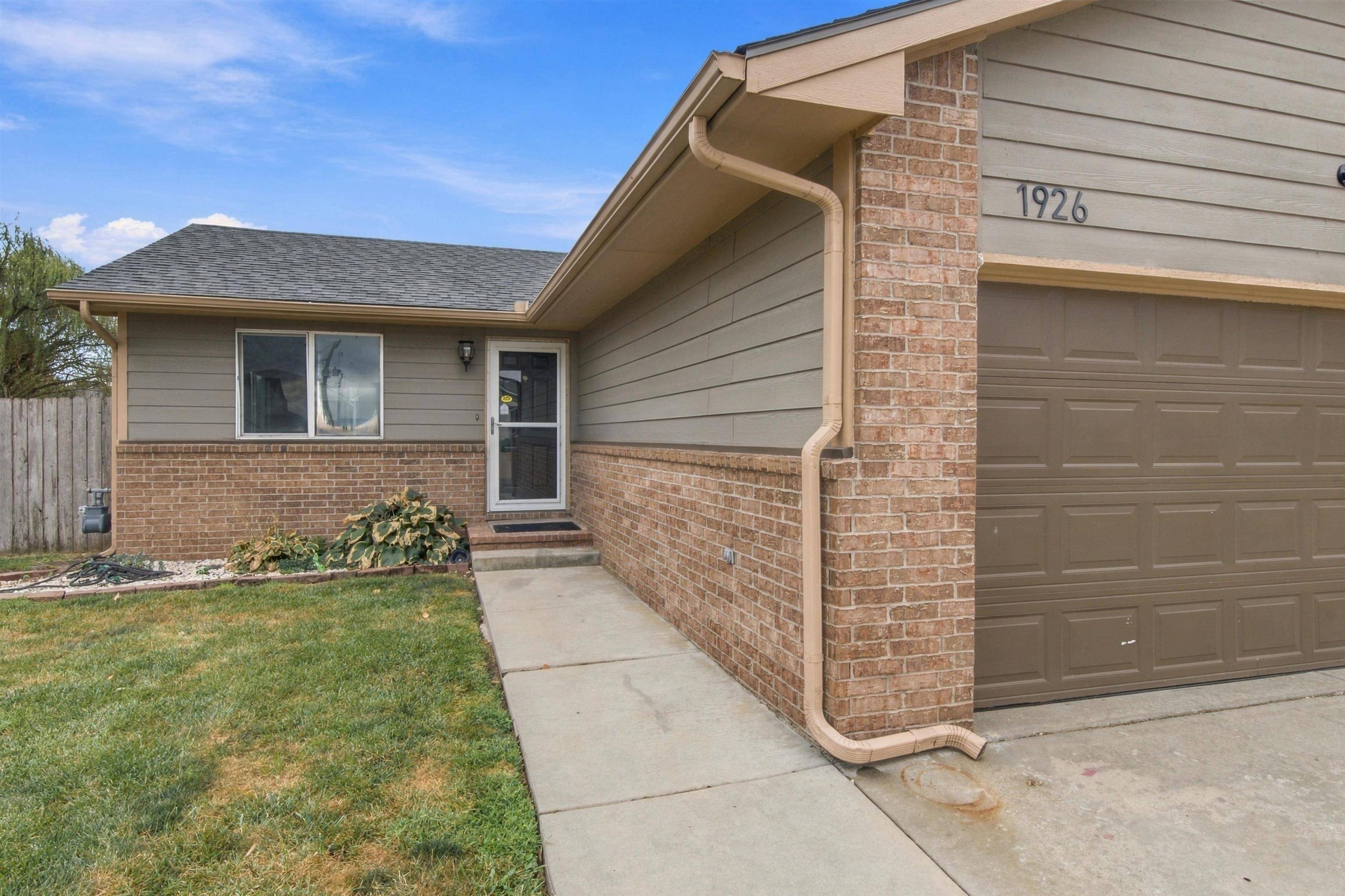 1926 N McRae Dr, Goddard, KS 67052