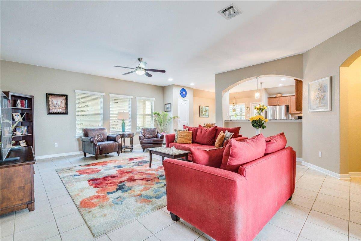 172 Mistflower LN, Kyle, TX 78640
