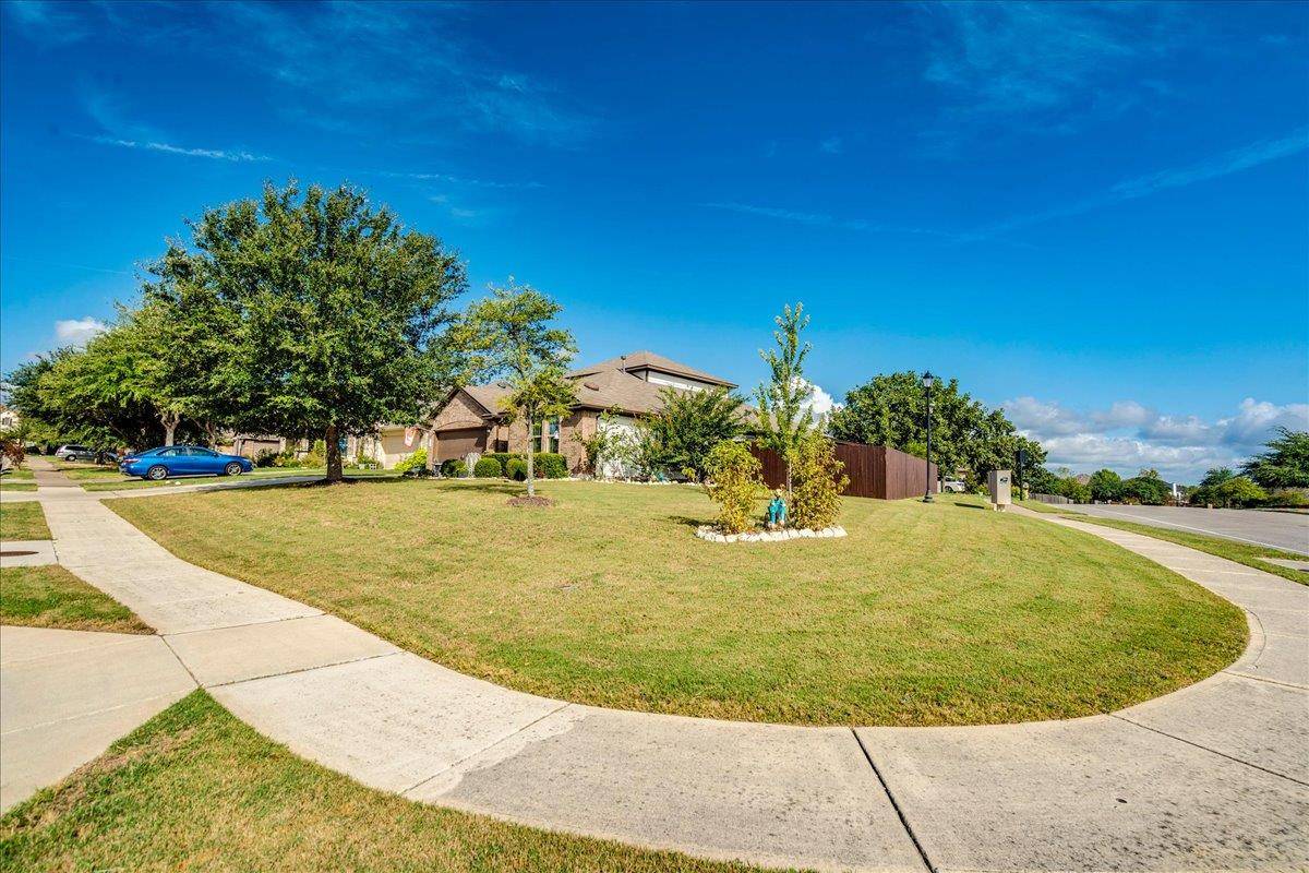 172 Mistflower LN, Kyle, TX 78640