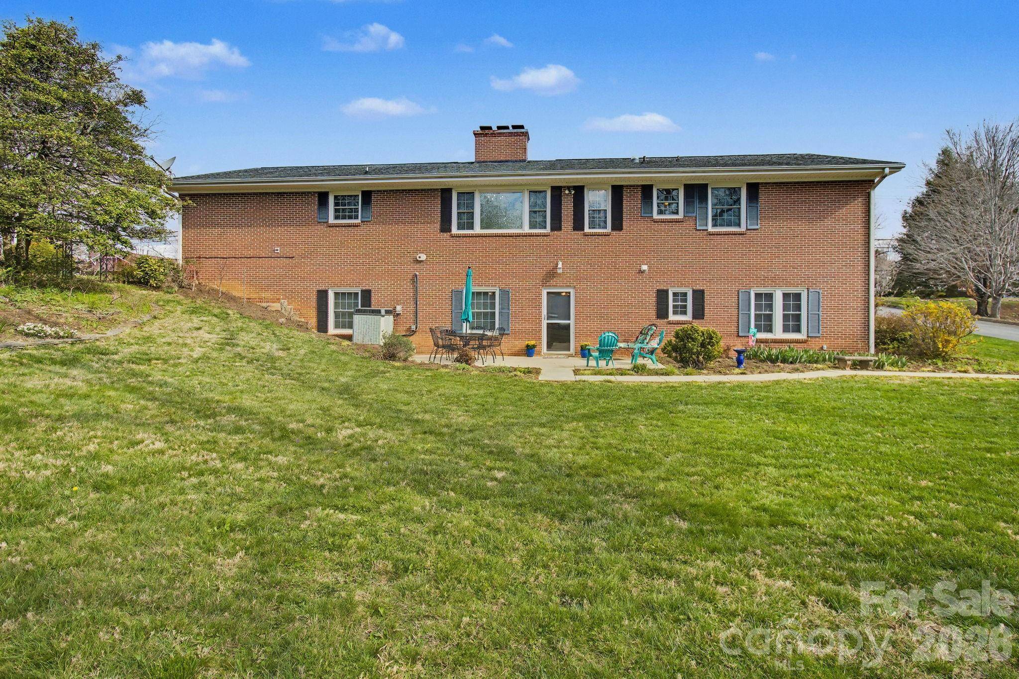 24 Church ST, Weaverville, NC 28787