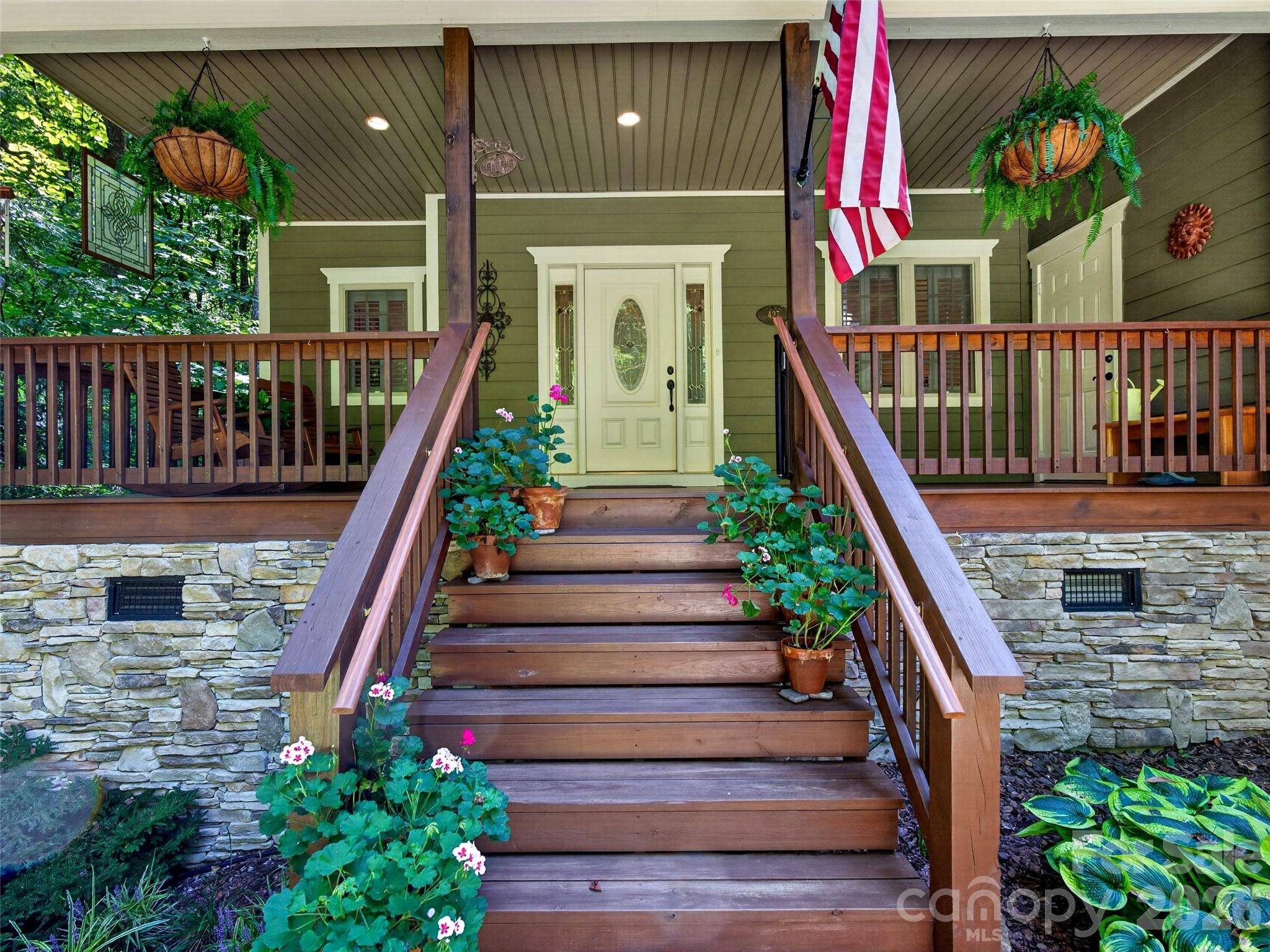 427 Locust DR, Maggie Valley, NC 28751