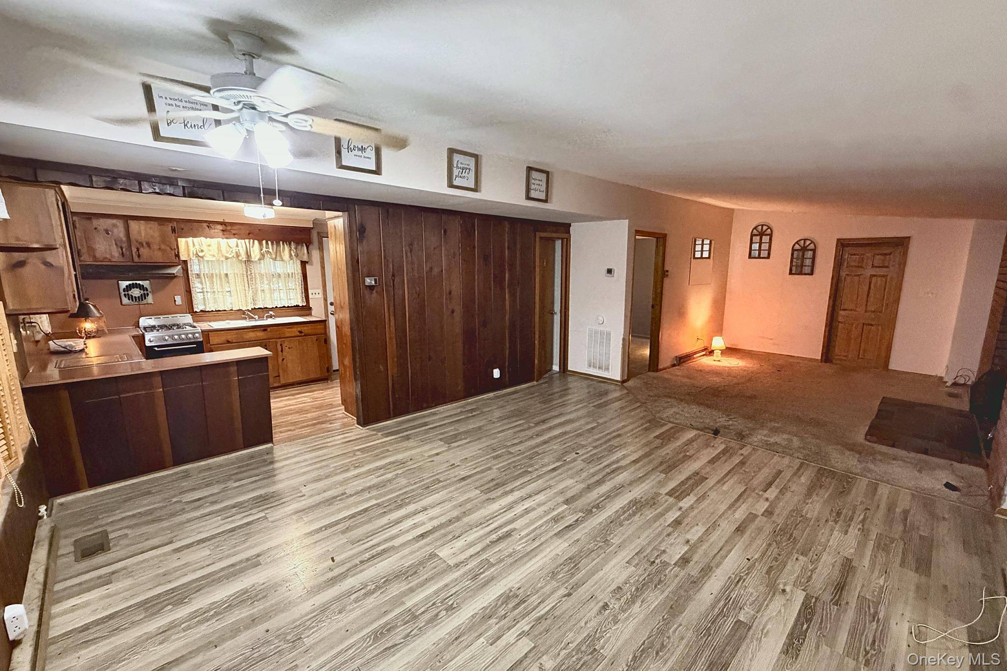 11 Robinhood LN, Southampton, NY 11968