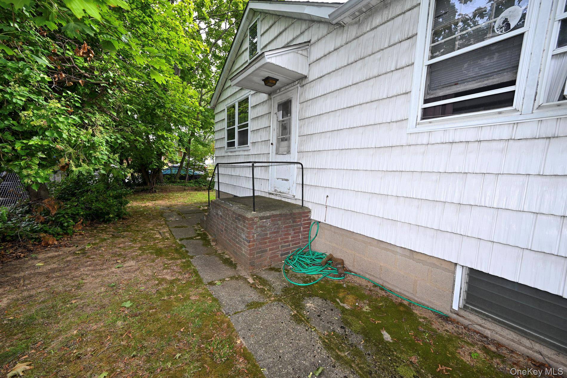 41 Porter ST, Elmont, NY 11003