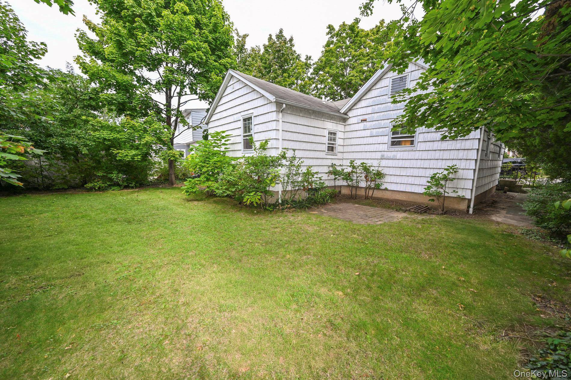 41 Porter ST, Elmont, NY 11003