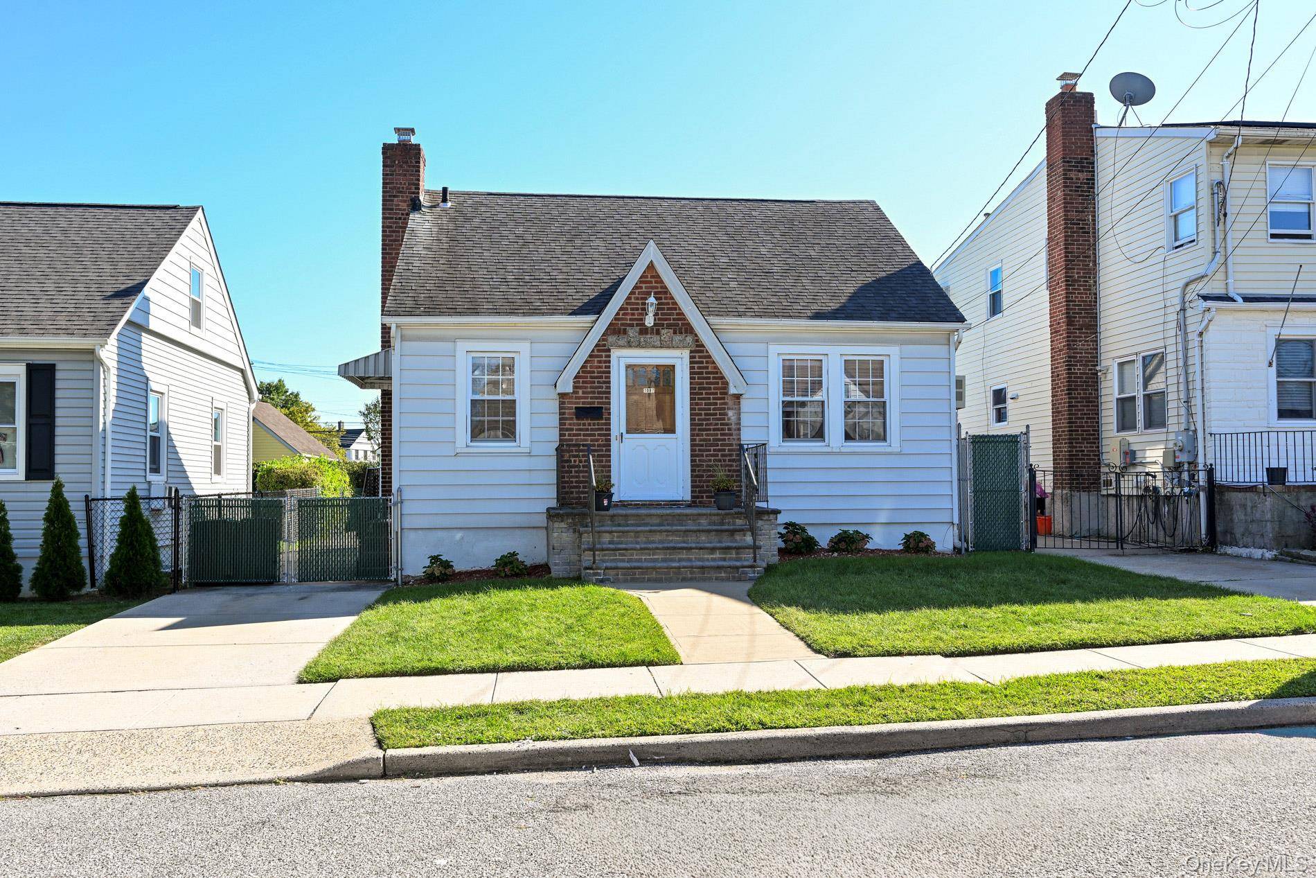 1087 Esther ST, Franklin Square, NY 11010
