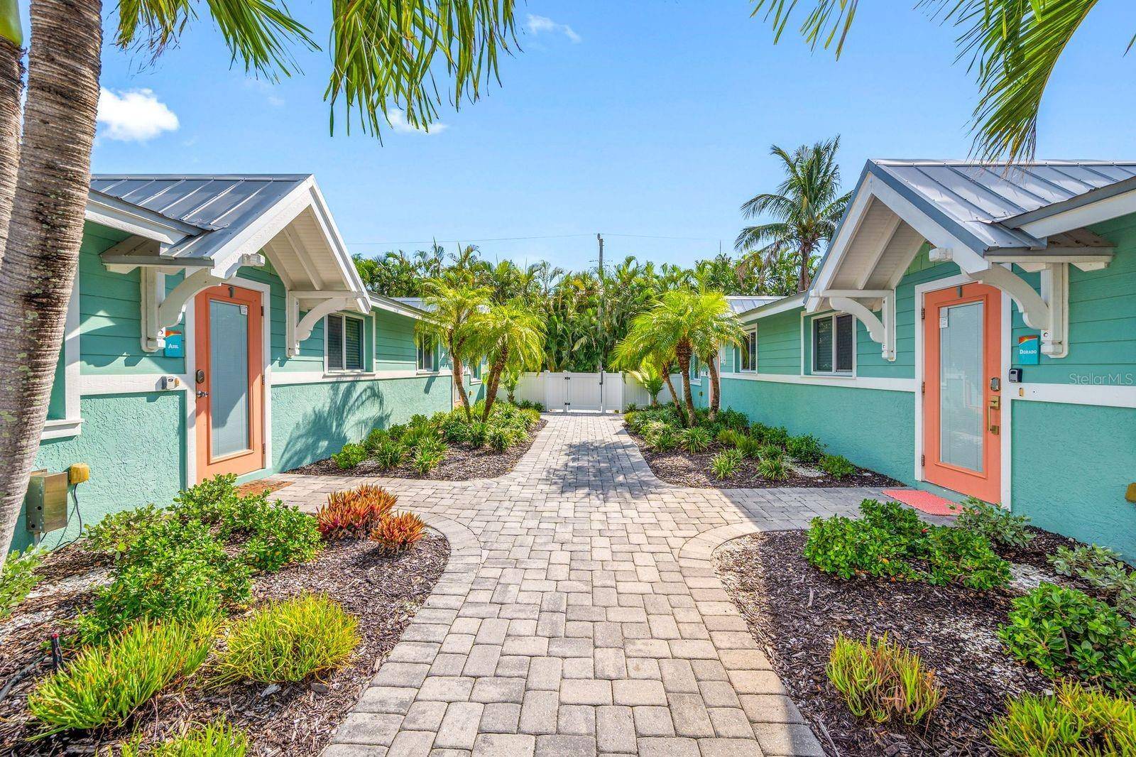 3007 AVENUE E #B, Bradenton Beach, FL 34217