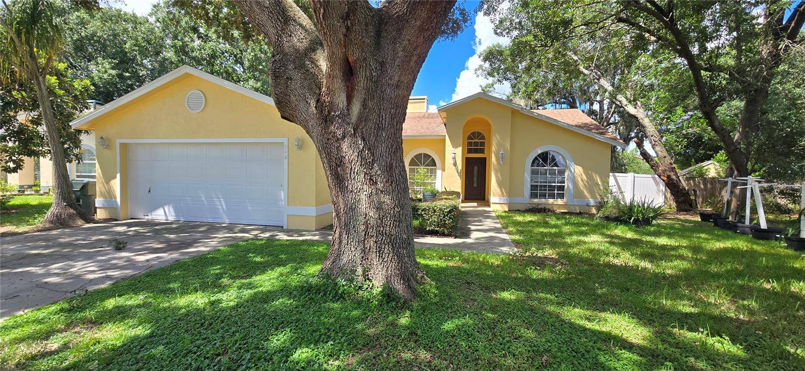 348 VINEYARD DR, Lakeland, FL 33809