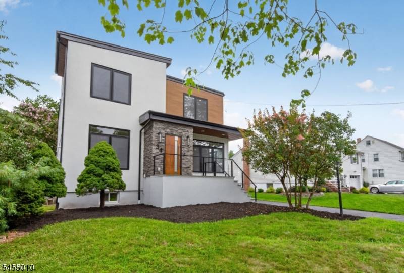 34 Amelia Ave, Livingston Twp., NJ 07039