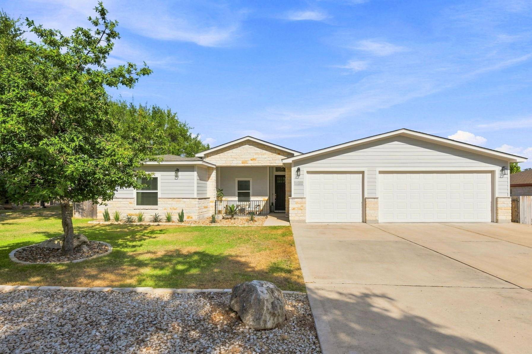 2111 American DR, Lago Vista, TX 78645