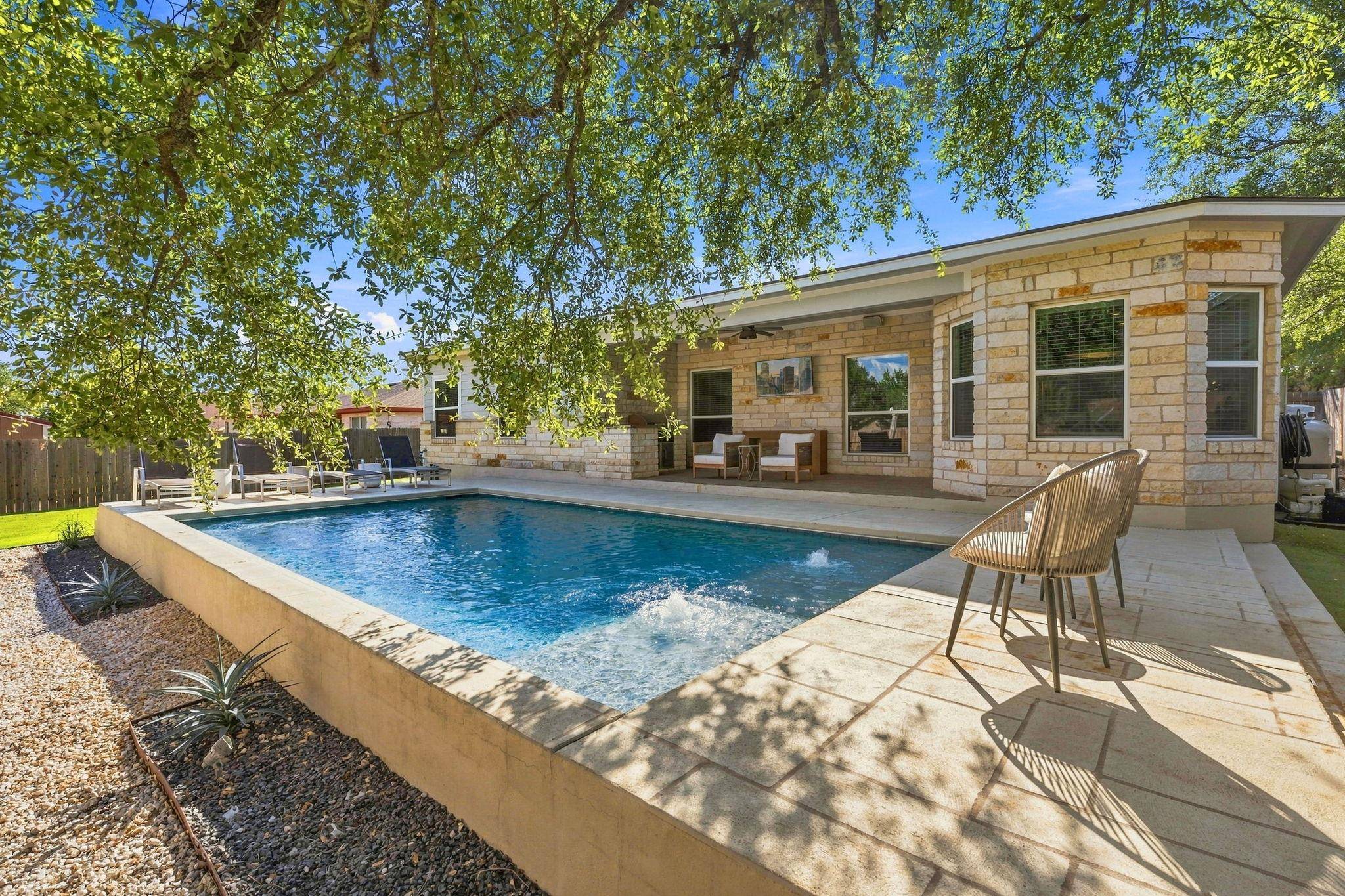 2111 American DR, Lago Vista, TX 78645