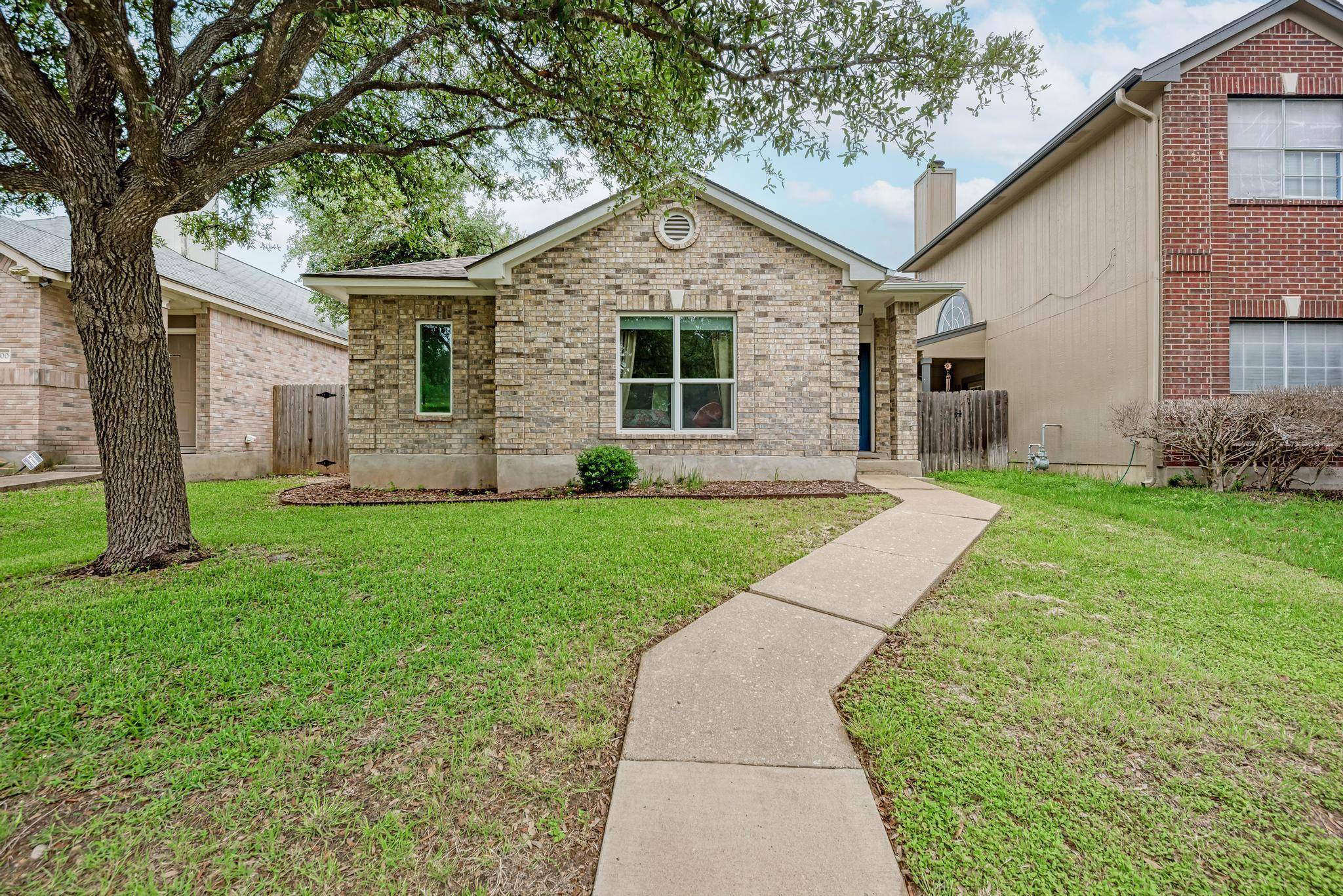 922 Thackeray LN, Pflugerville, TX 78660