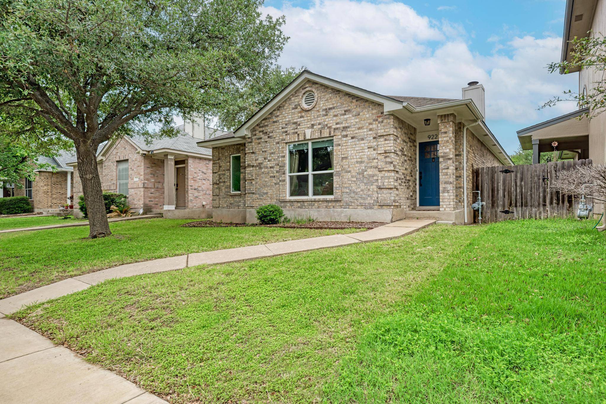 922 Thackeray LN, Pflugerville, TX 78660