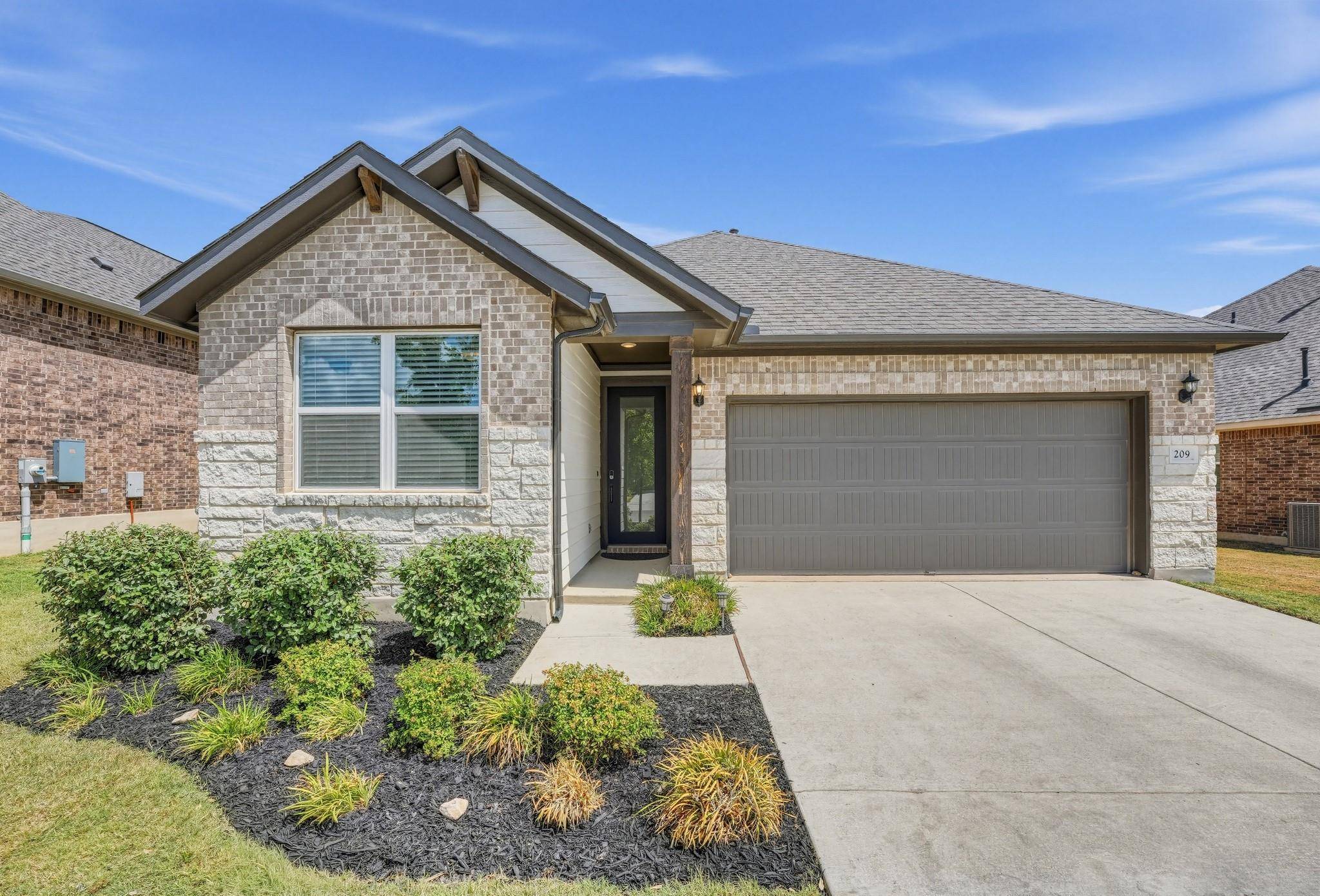 209 Swinging H LN, Georgetown, TX 78633