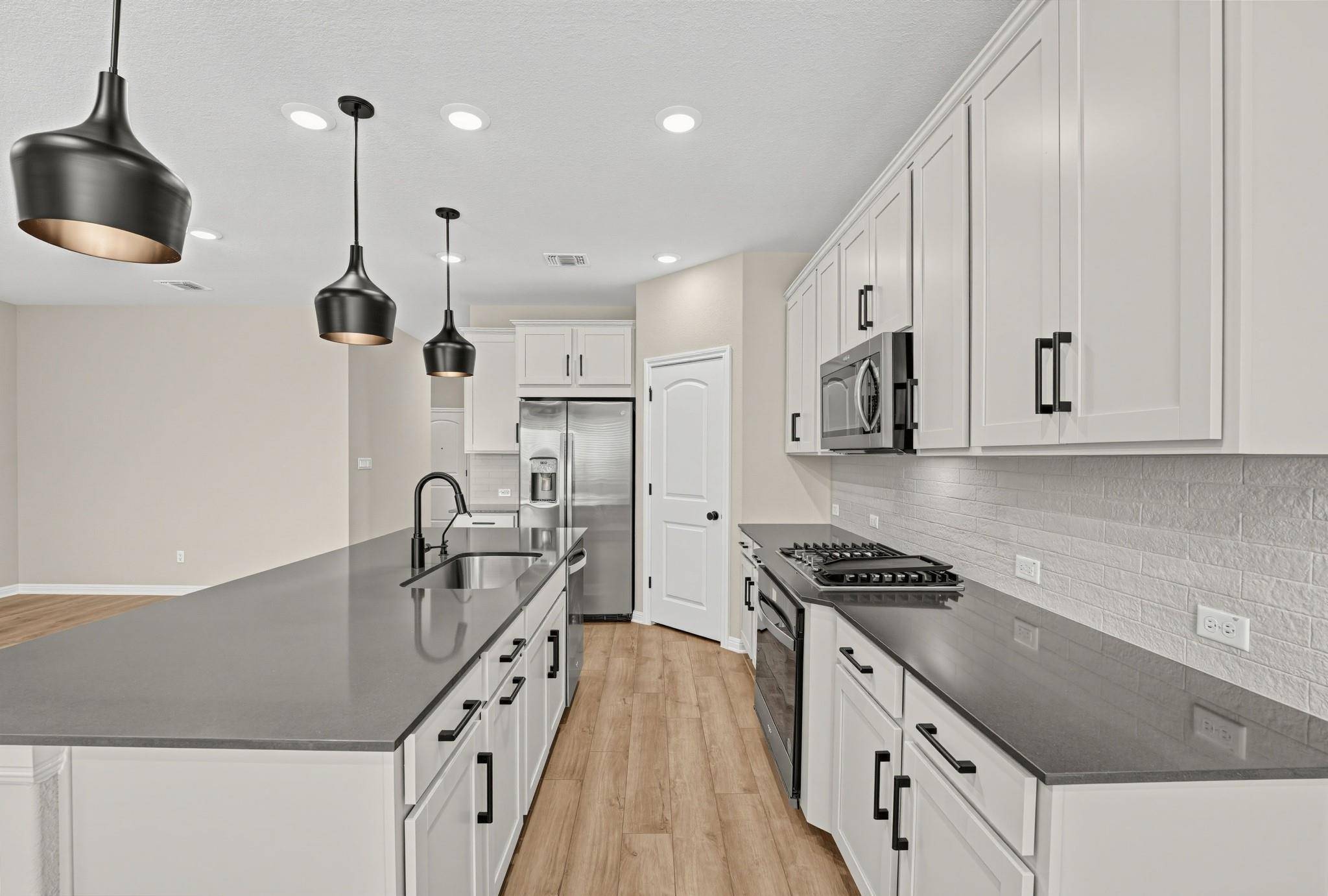 209 Swinging H LN, Georgetown, TX 78633
