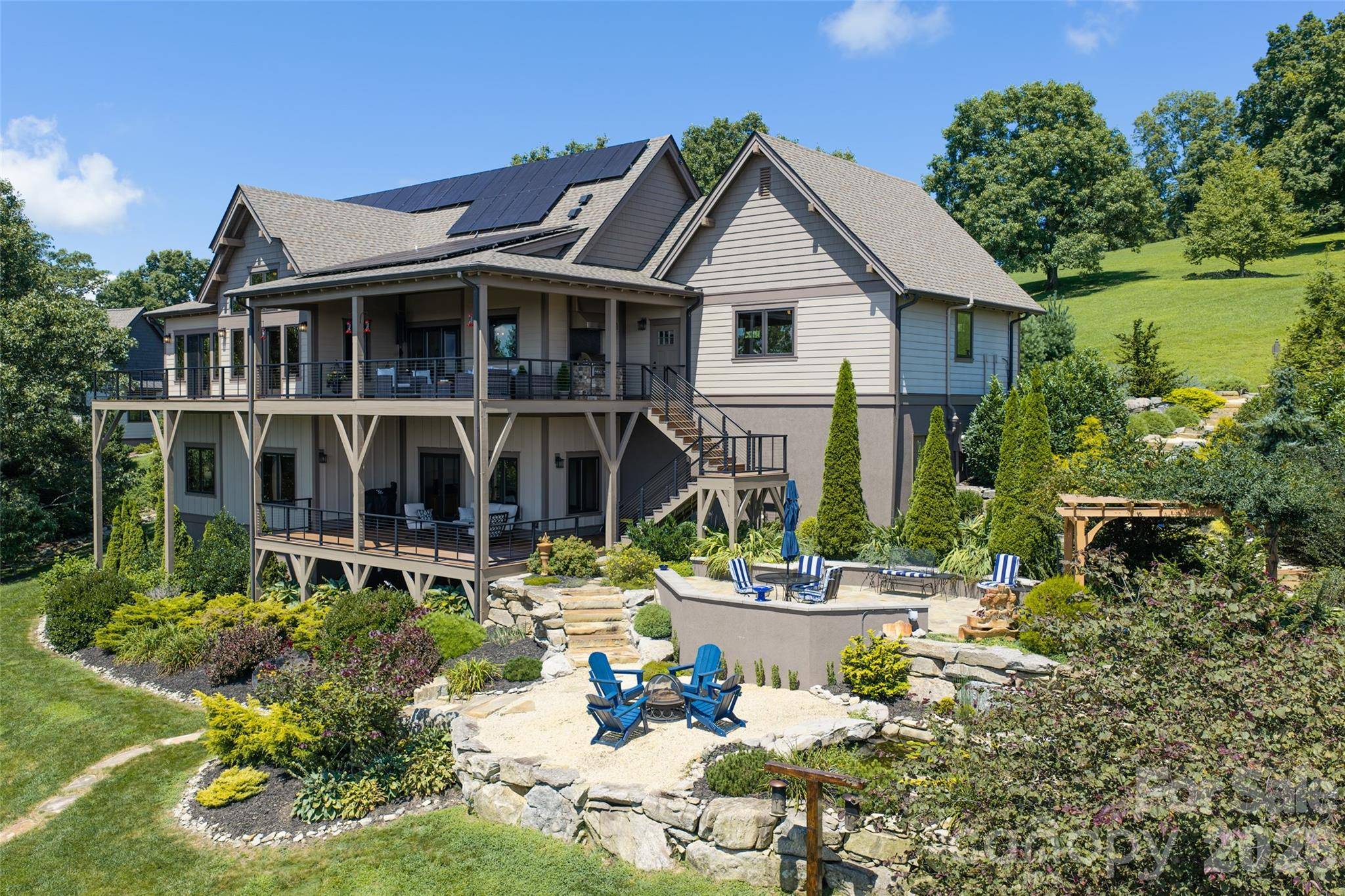 320 Summerset DR, Hendersonville, NC 28792