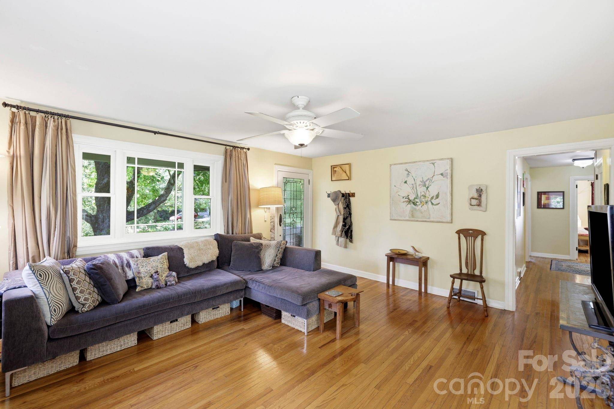 33 Pinecroft RD, Asheville, NC 28804